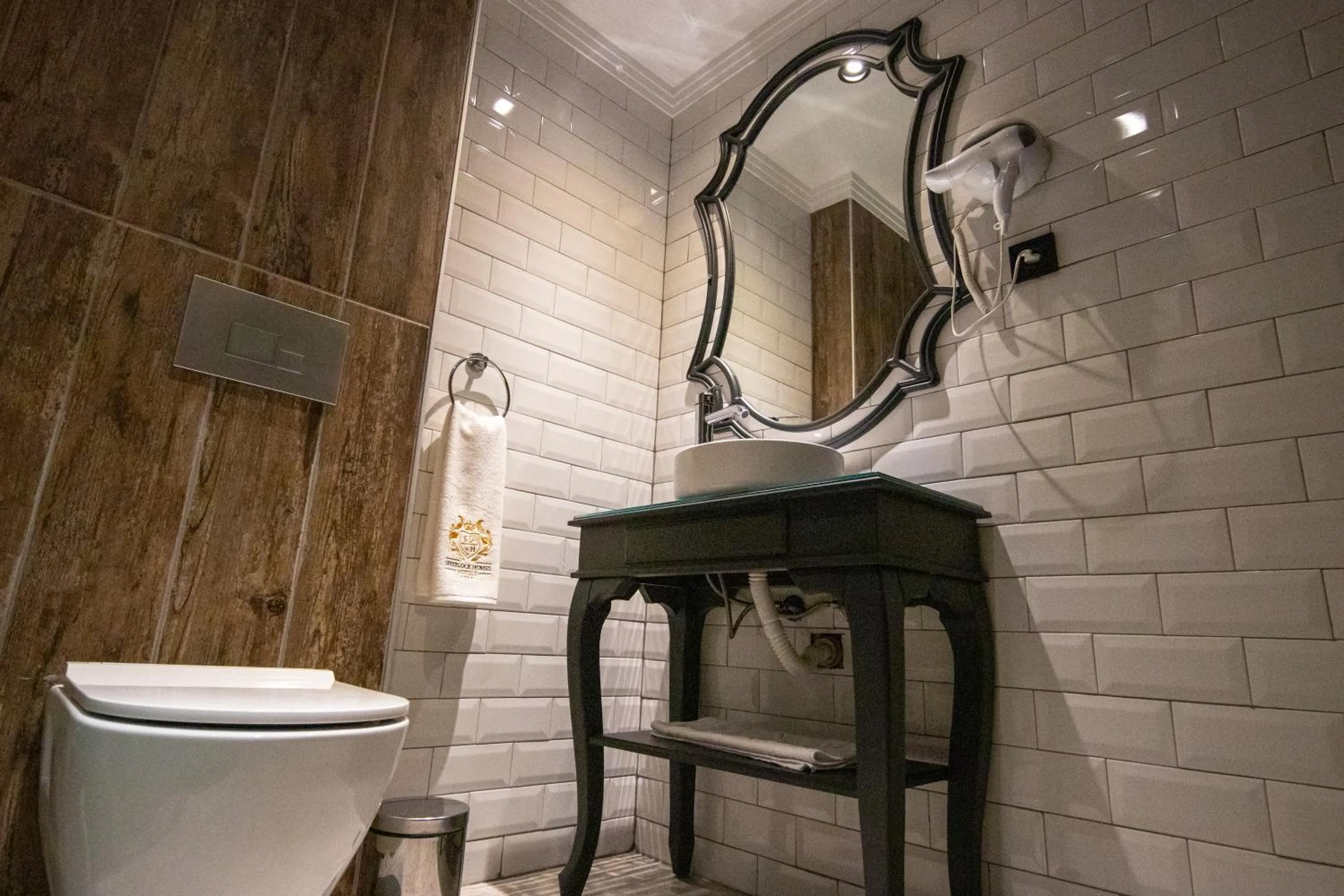 Toilet in SHERLOCK HOMES HOTELS