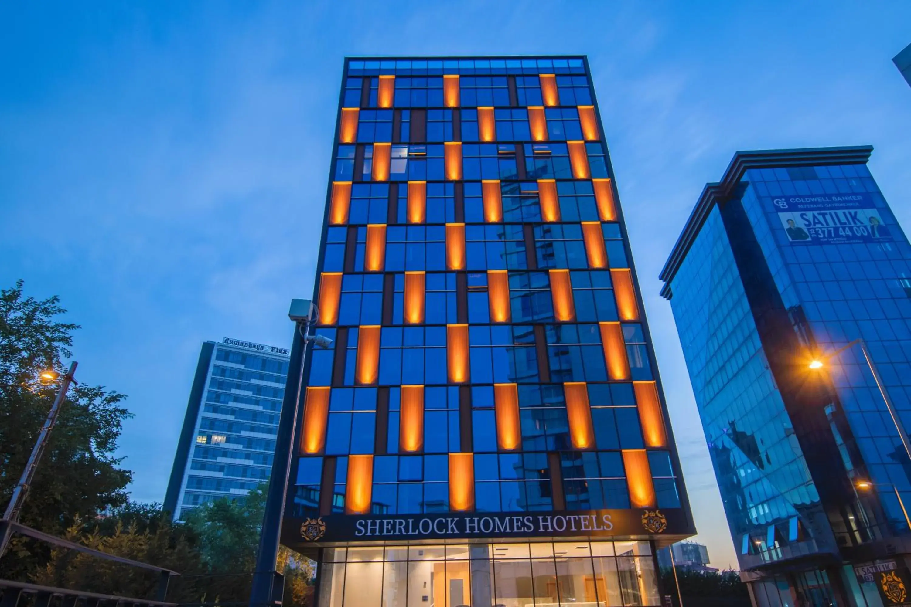 Property building in SHERLOCK HOMES HOTELS Property building in SHERLOCK HOMES HOTELS