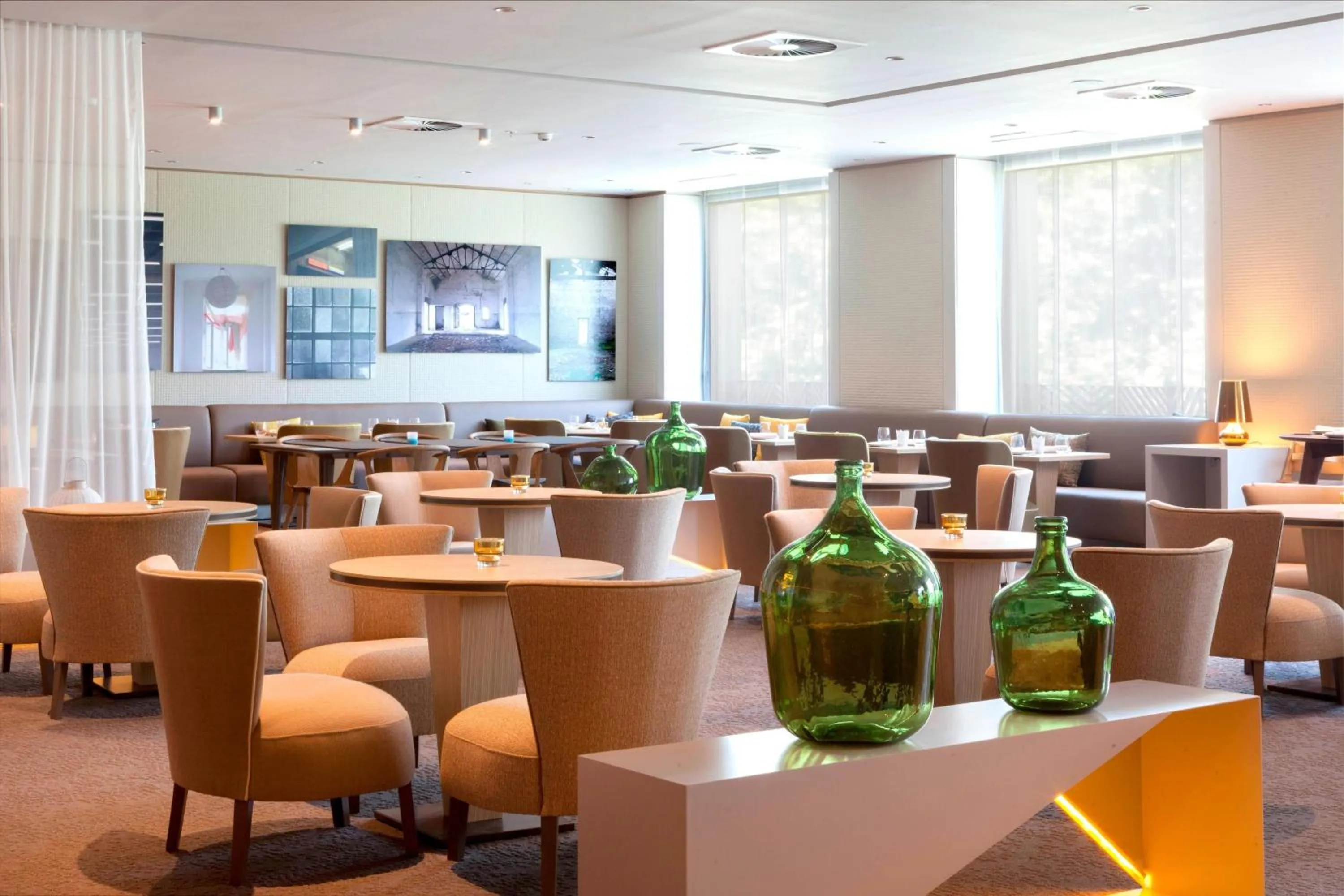 Lounge or bar in AC Hotel Diagonal L'Illa by Marriott
