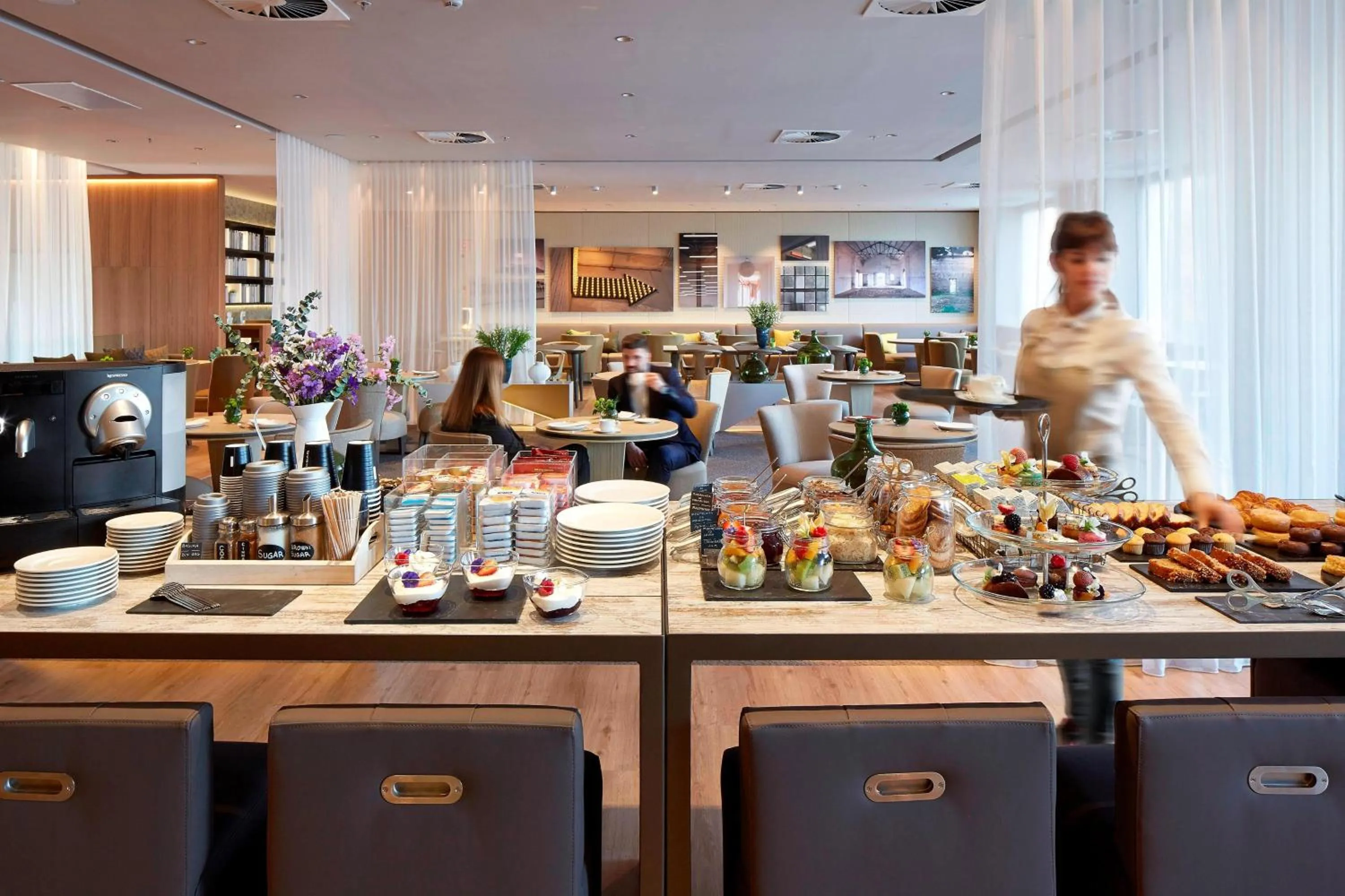 Lounge or bar in AC Hotel Diagonal L'Illa by Marriott