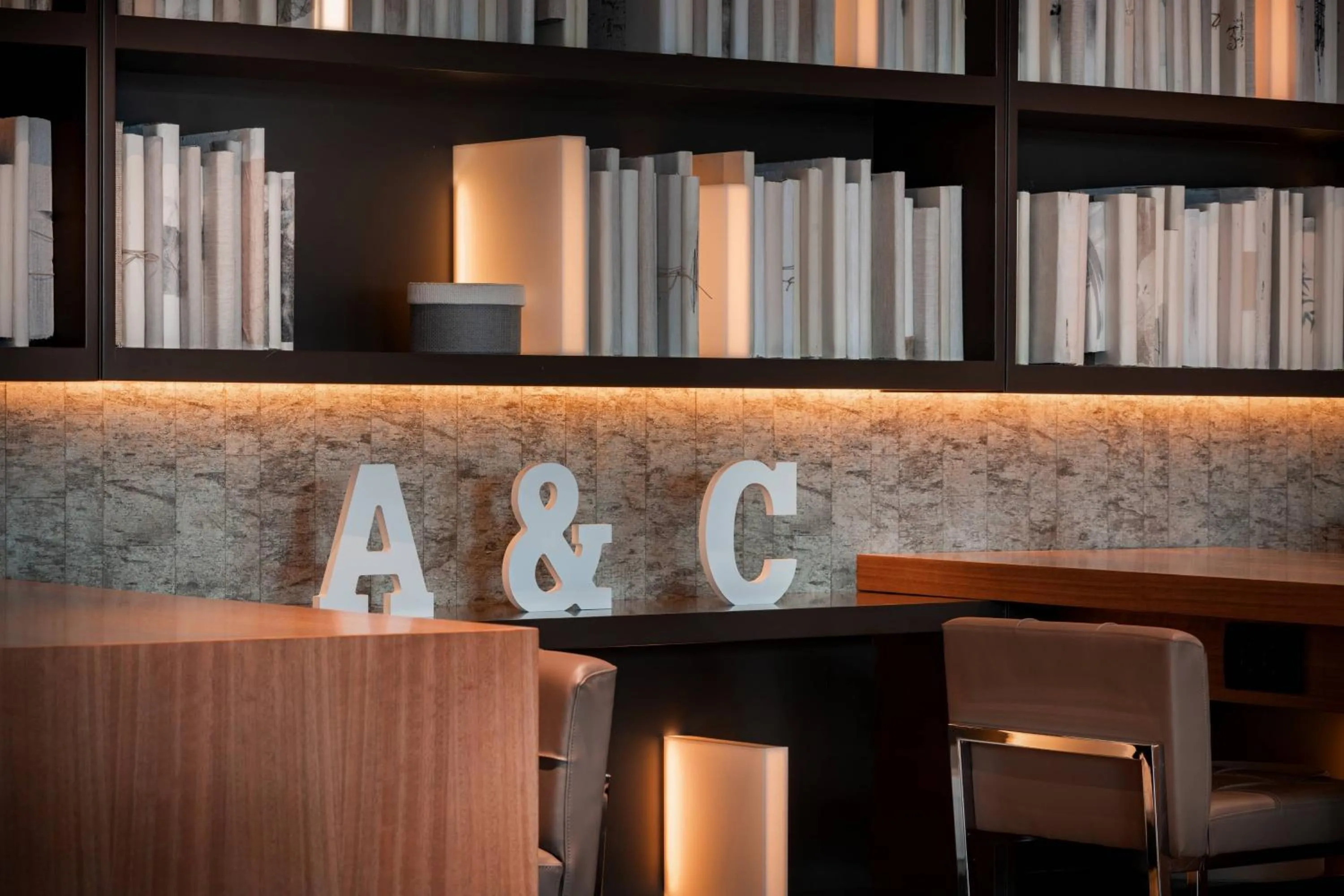 Lounge or bar in AC Hotel Diagonal L'Illa by Marriott