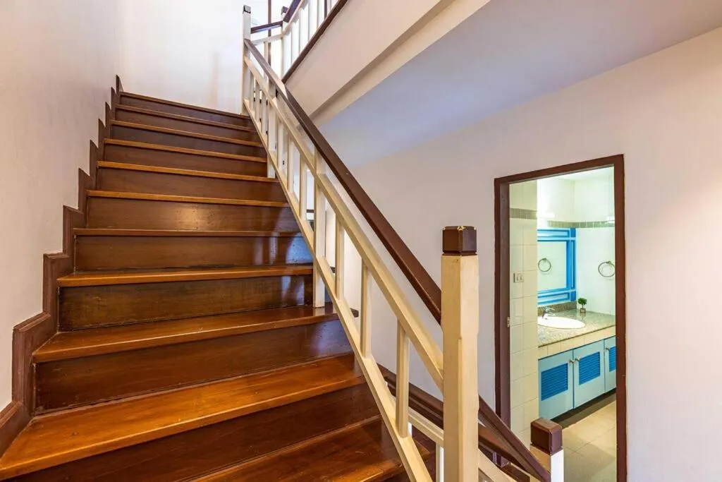 4 Bedroom Townhouse in Great Location! (BSS)