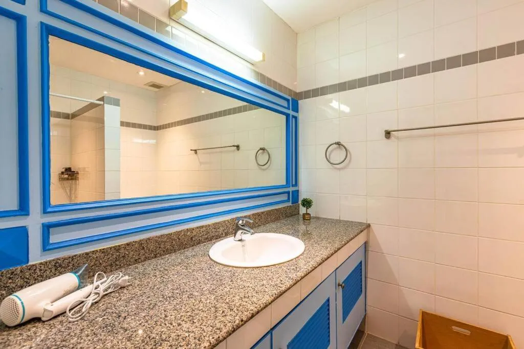 4 Bedroom Townhouse in Great Location! (BSS)