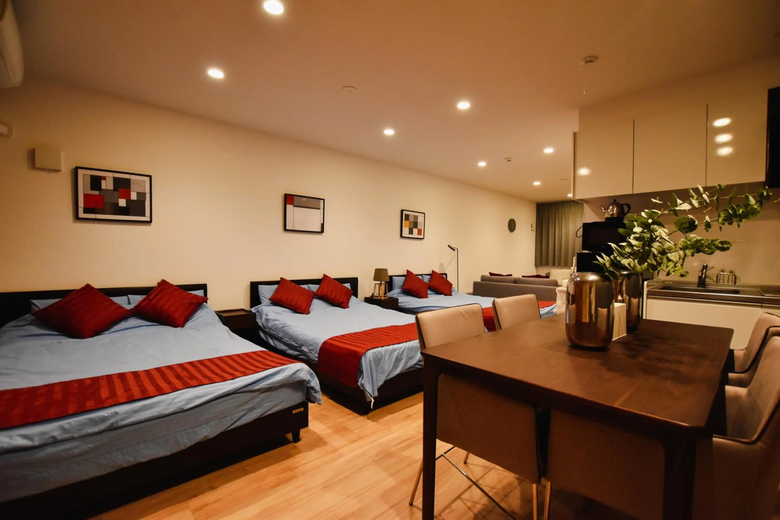 Dining area, Bed in PrimeRoom別府 GRANMAJESTA