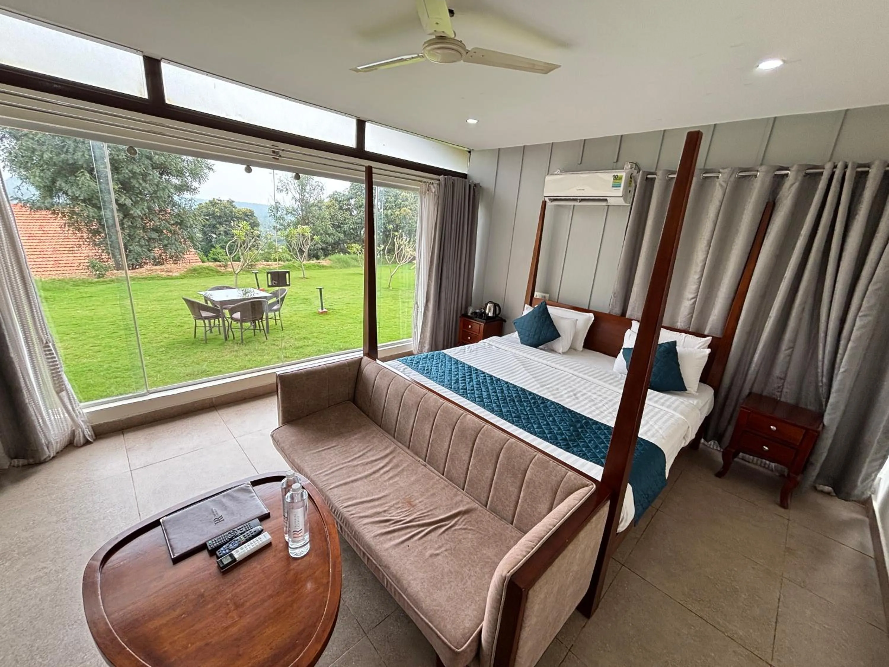 Bed in Ravishing Retreat Resort