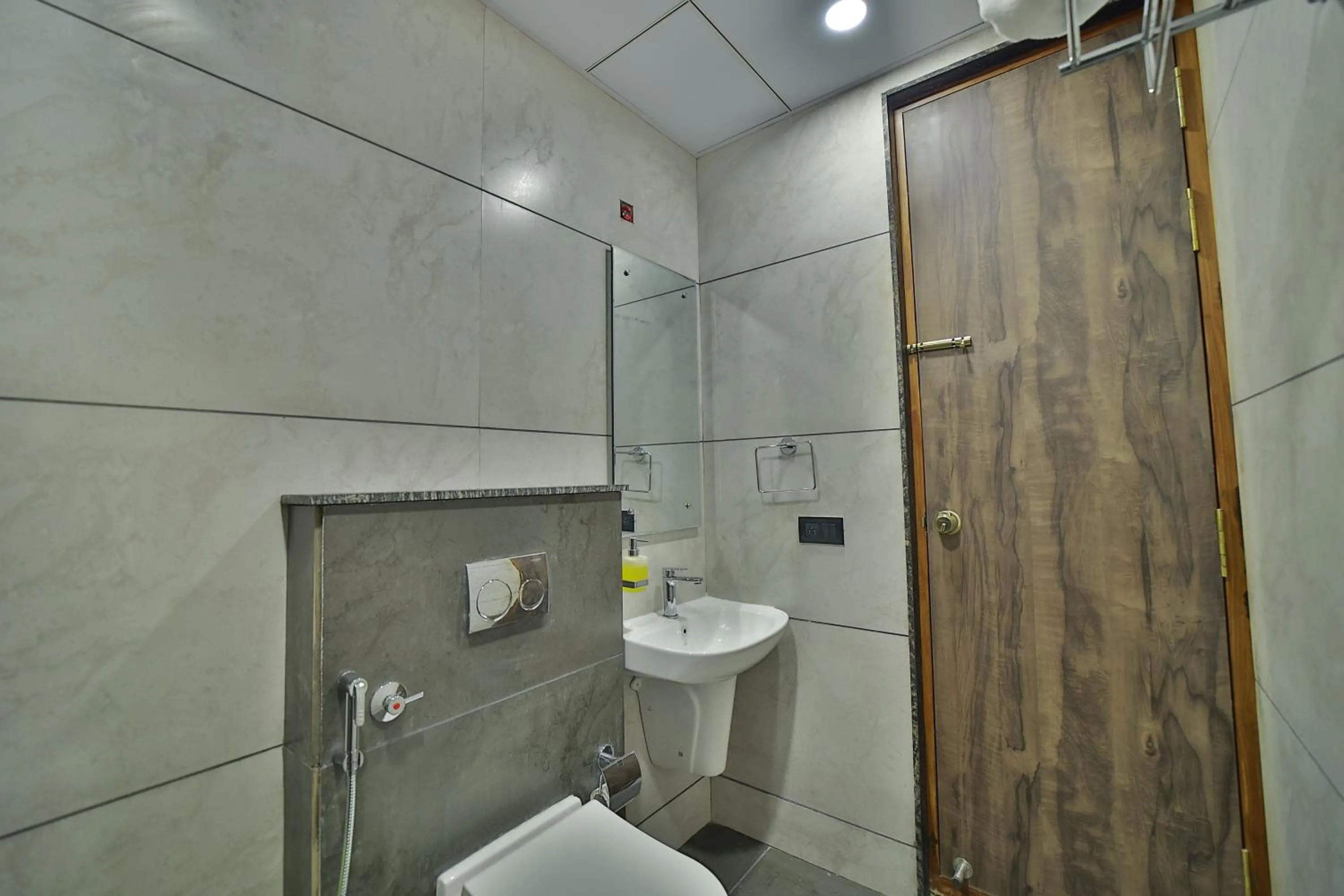 Shower in The Mysore Grand