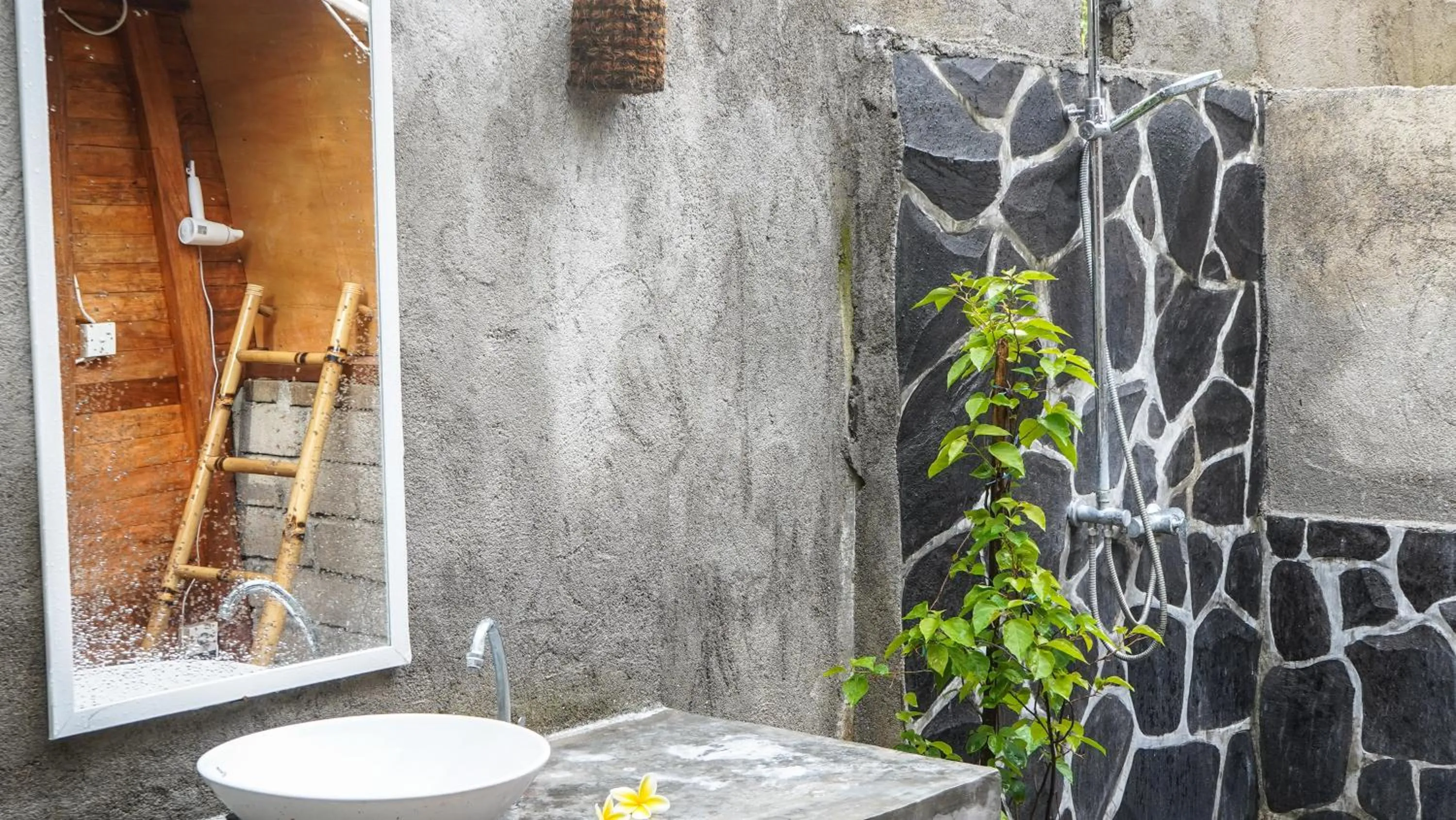 Bathroom in Lullabi Lumbung Villa