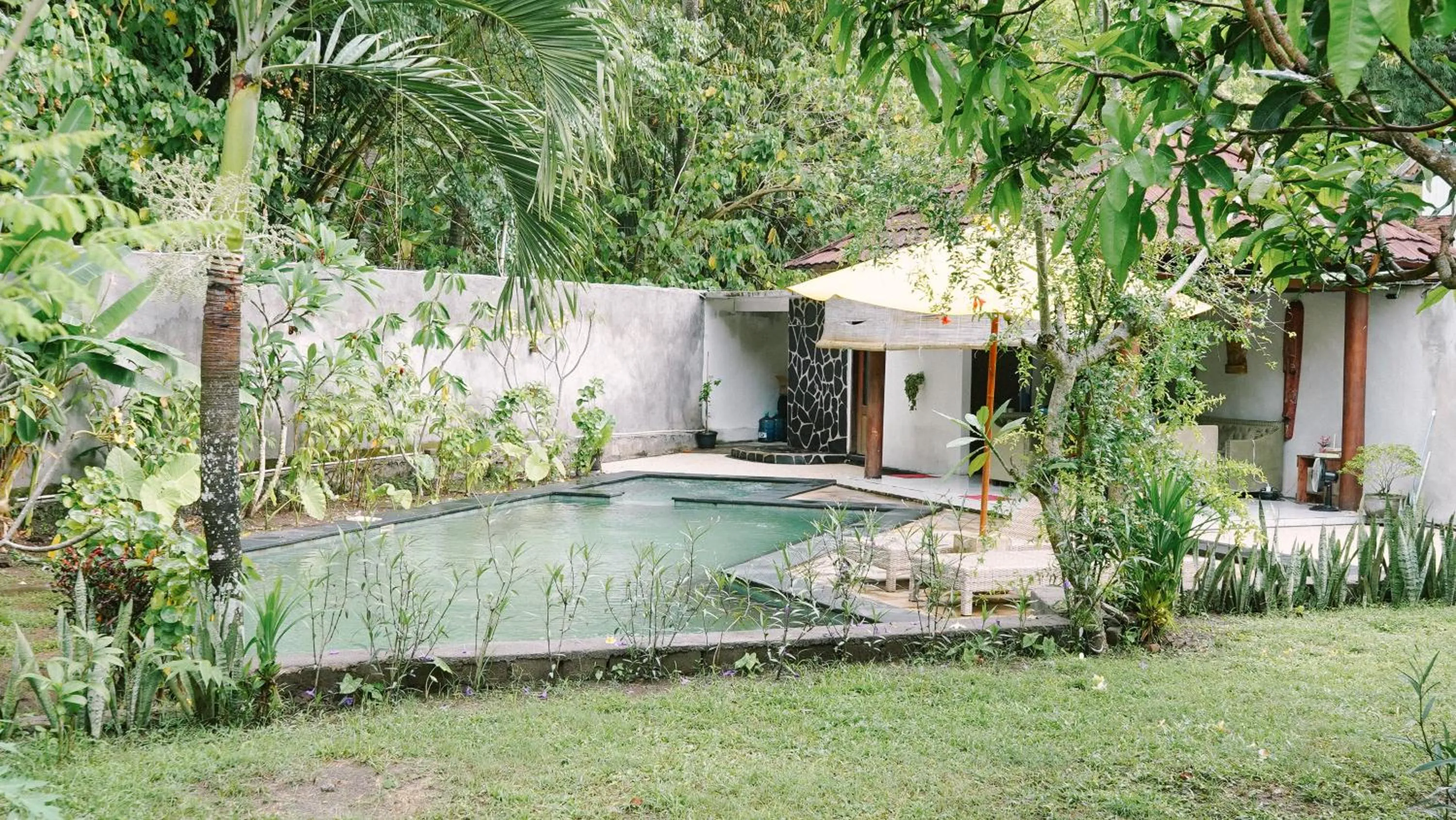 Swimming pool in Lullabi Lumbung Villa