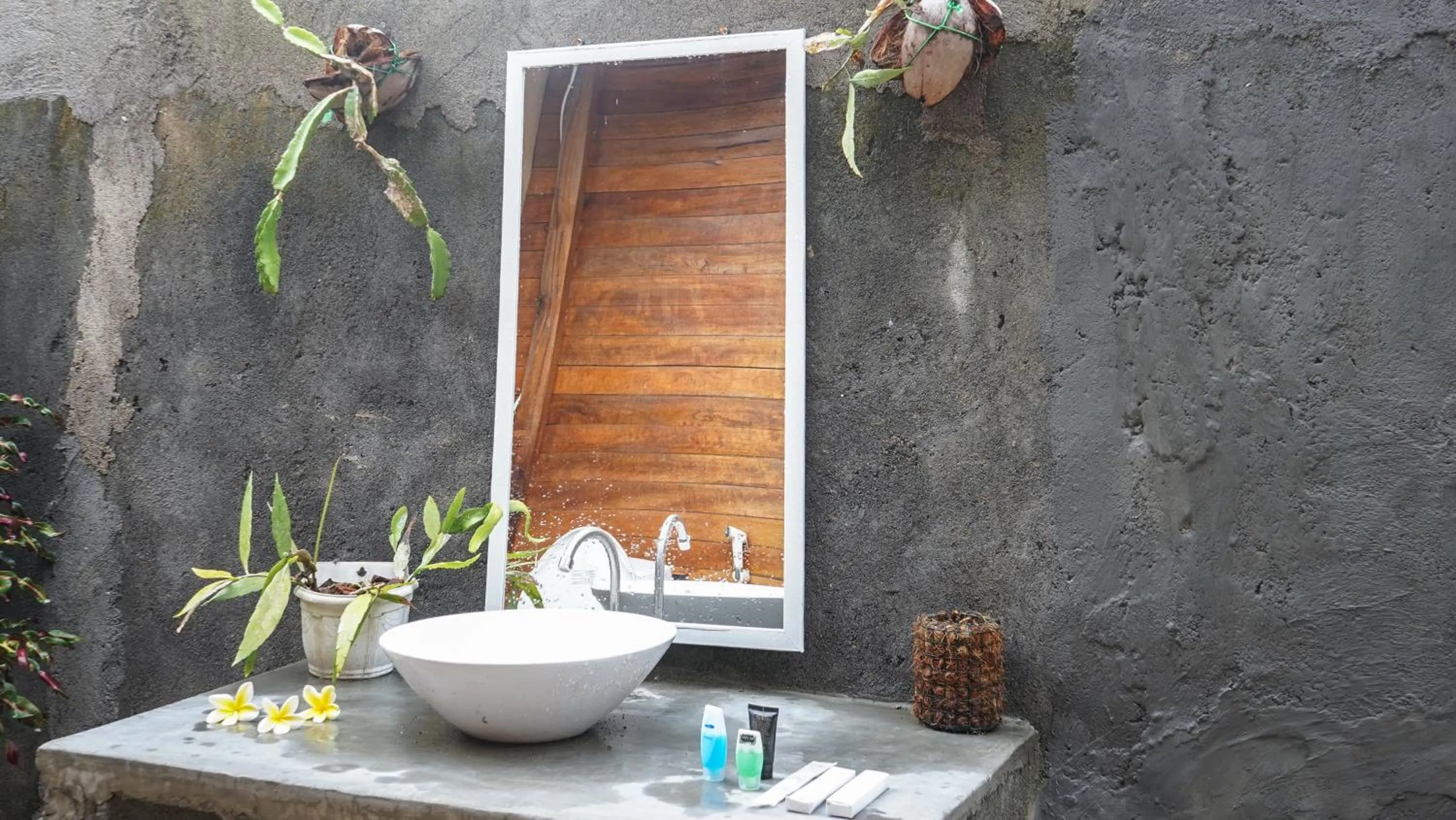 Bathroom in Lullabi Lumbung Villa