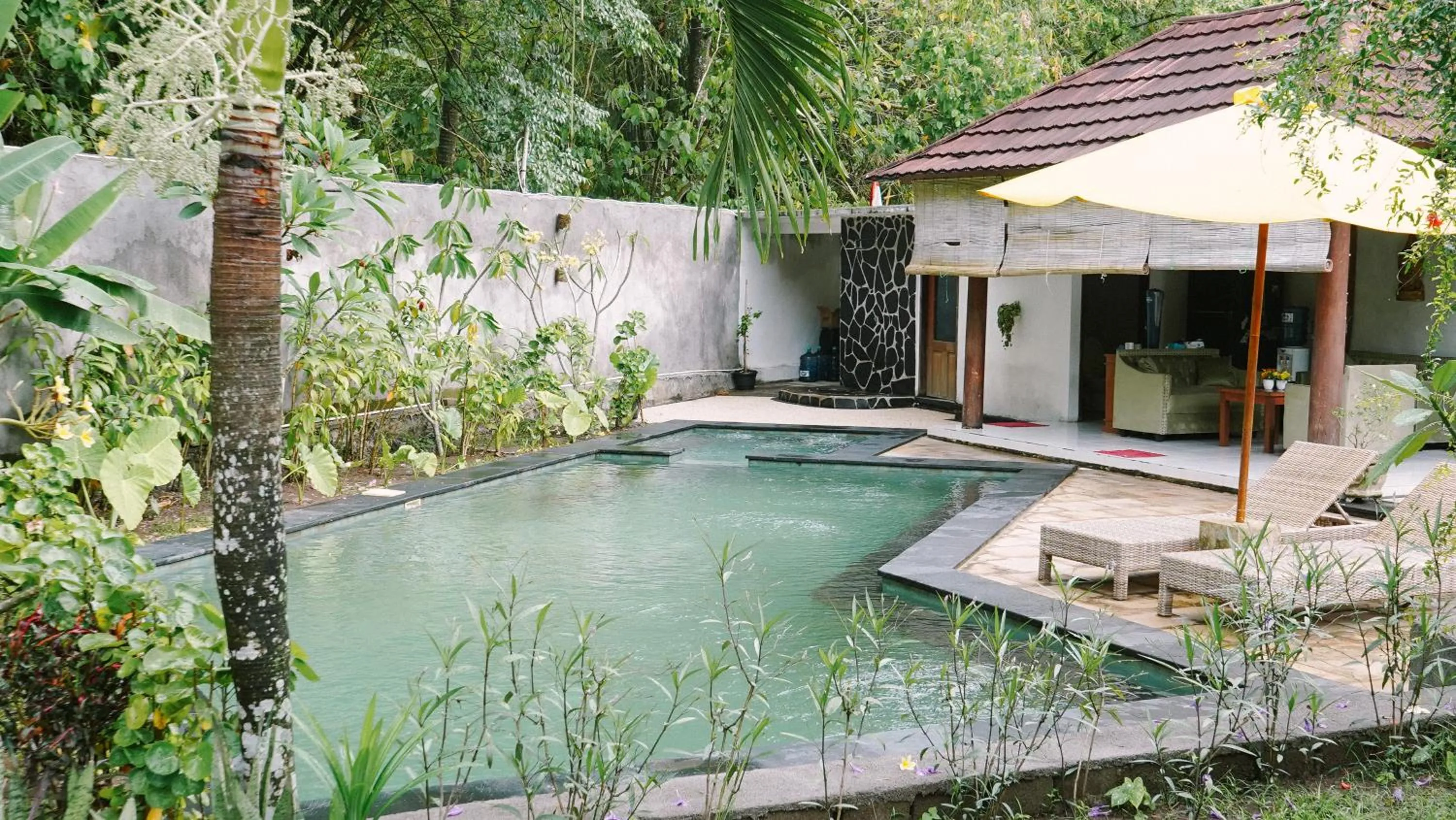 Swimming pool in Lullabi Lumbung Villa