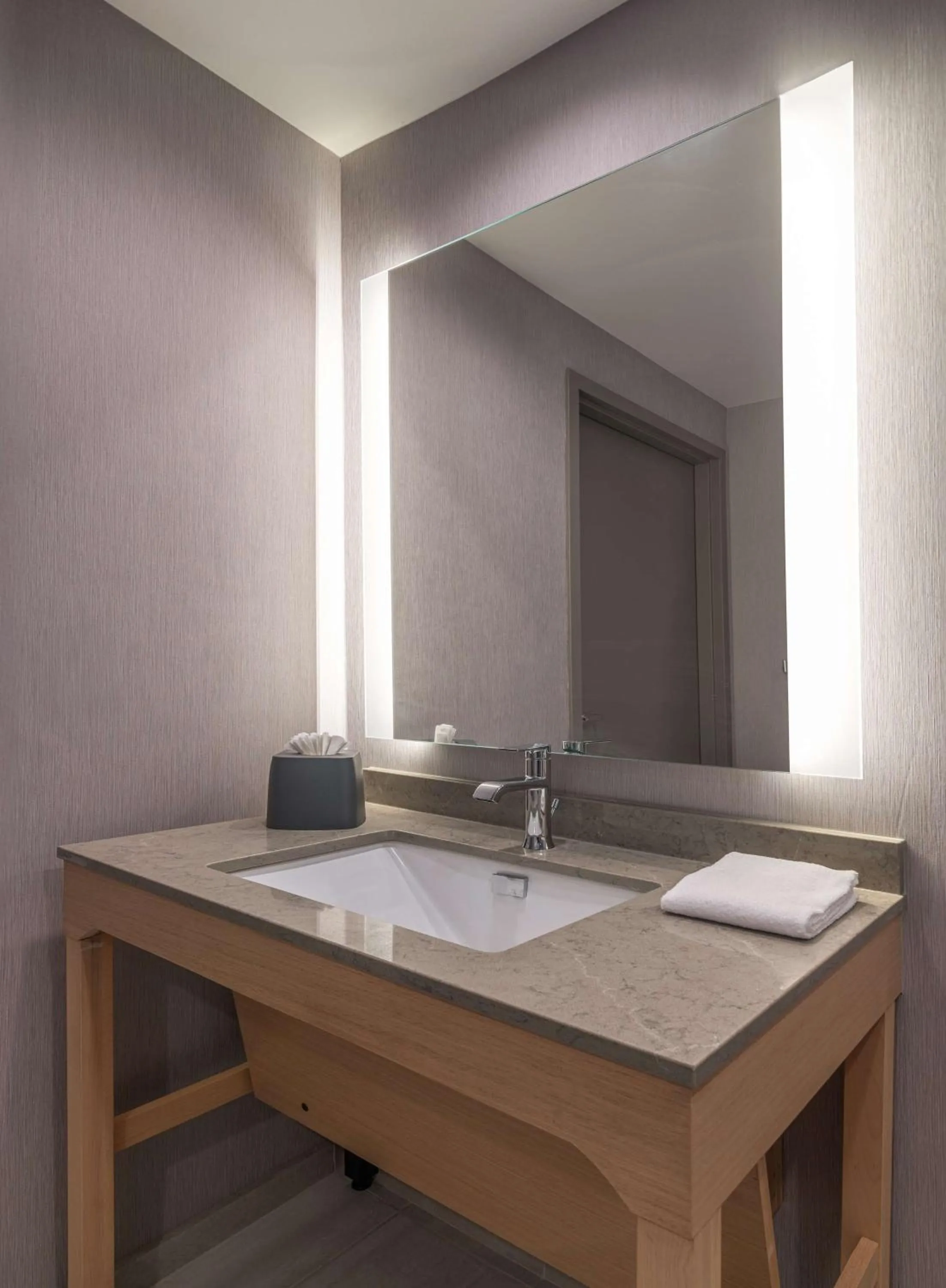 Bathroom in Hyatt Place Newark-Silicon Valley