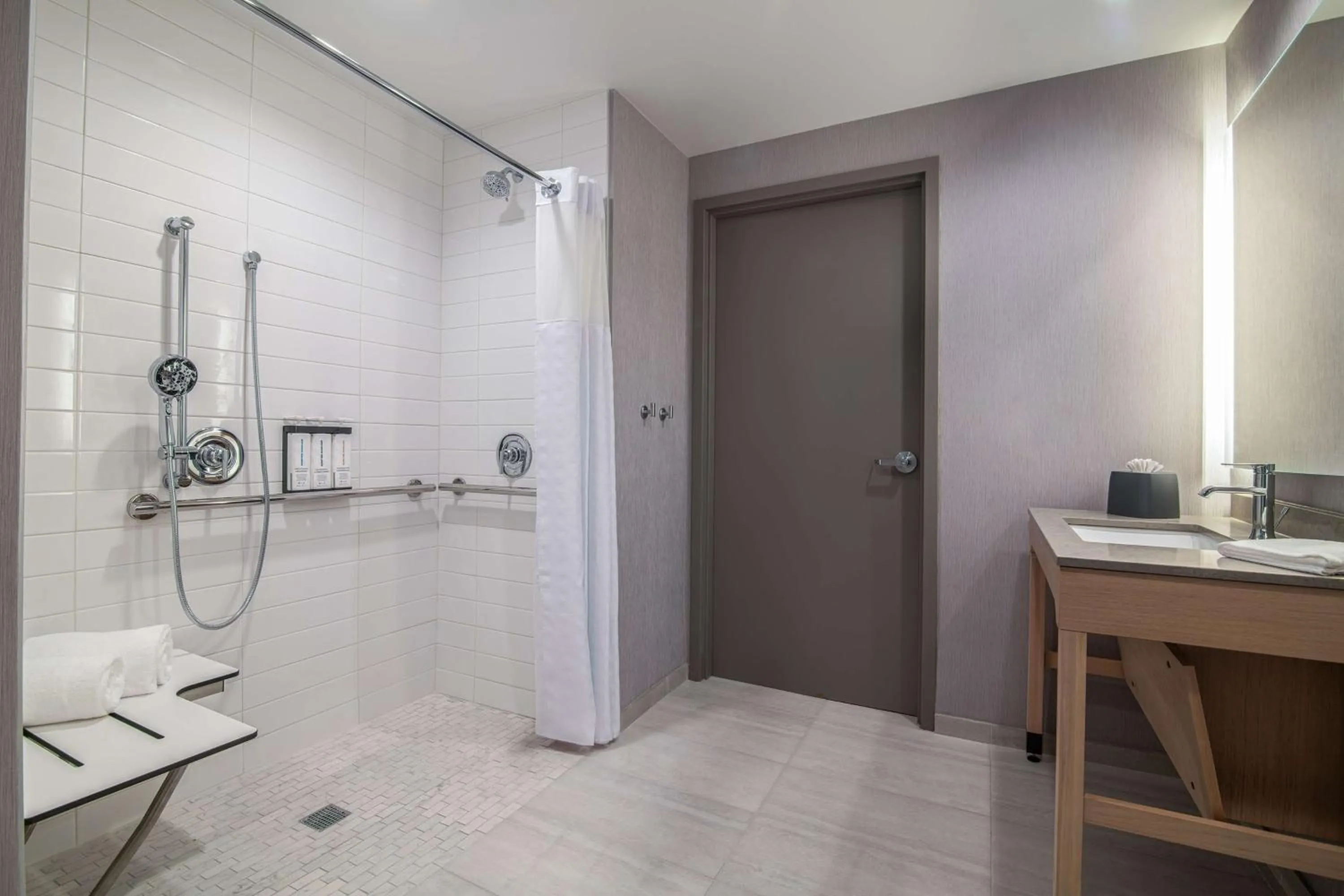 Bathroom in Hyatt Place Newark-Silicon Valley