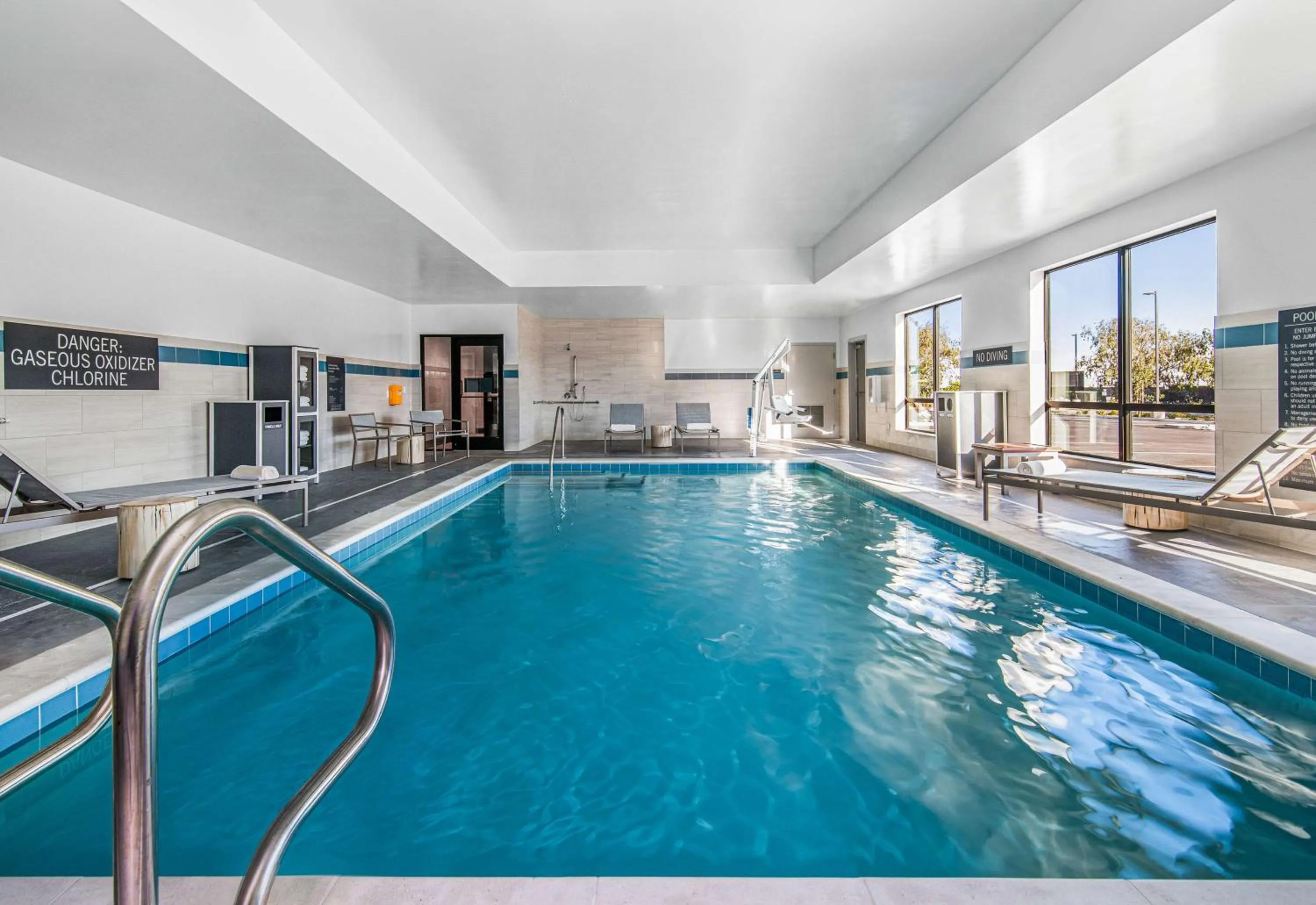 Swimming pool in Hyatt Place Newark-Silicon Valley