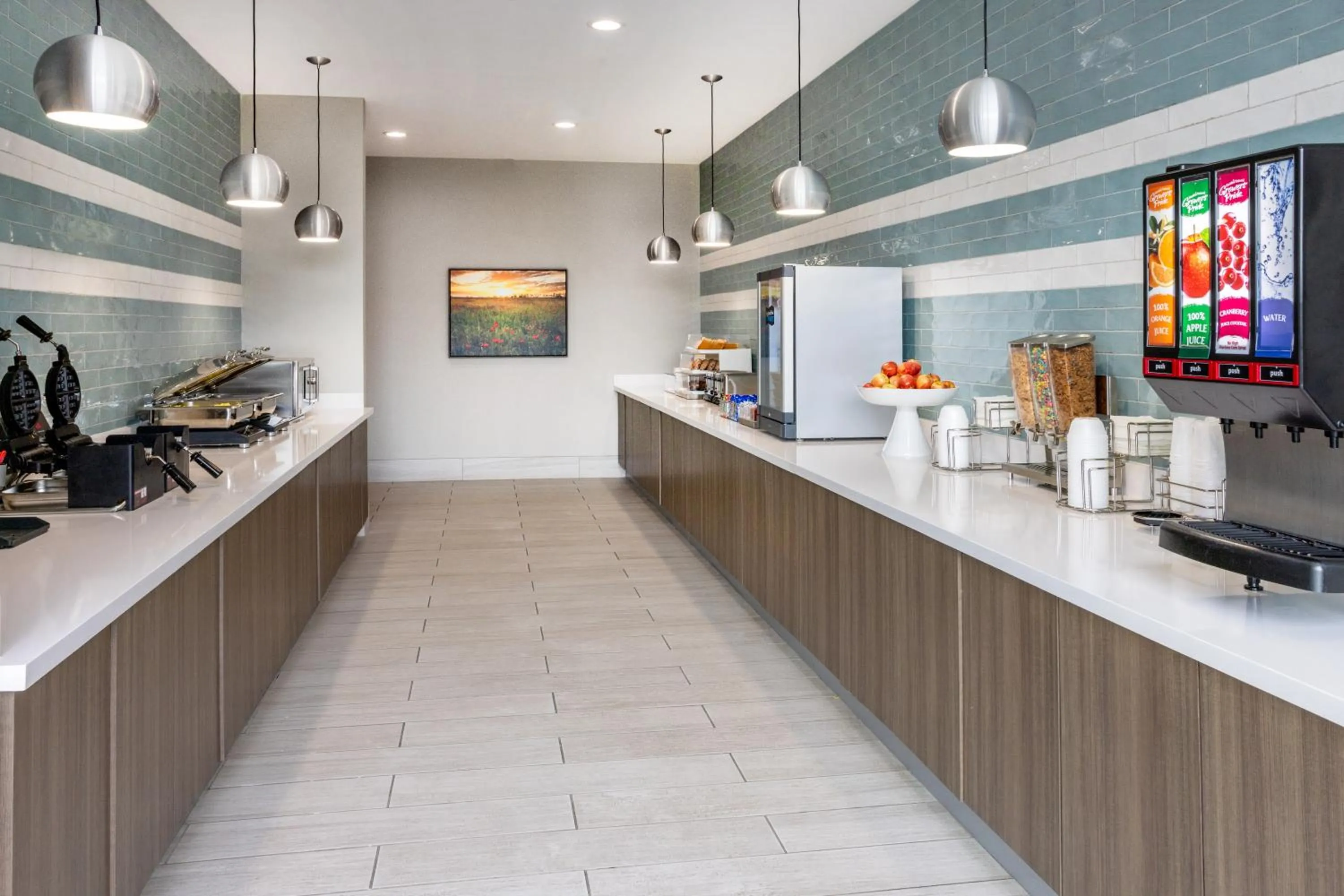 Buffet breakfast in La Quinta Inn & Suites by Wyndham Valdosta