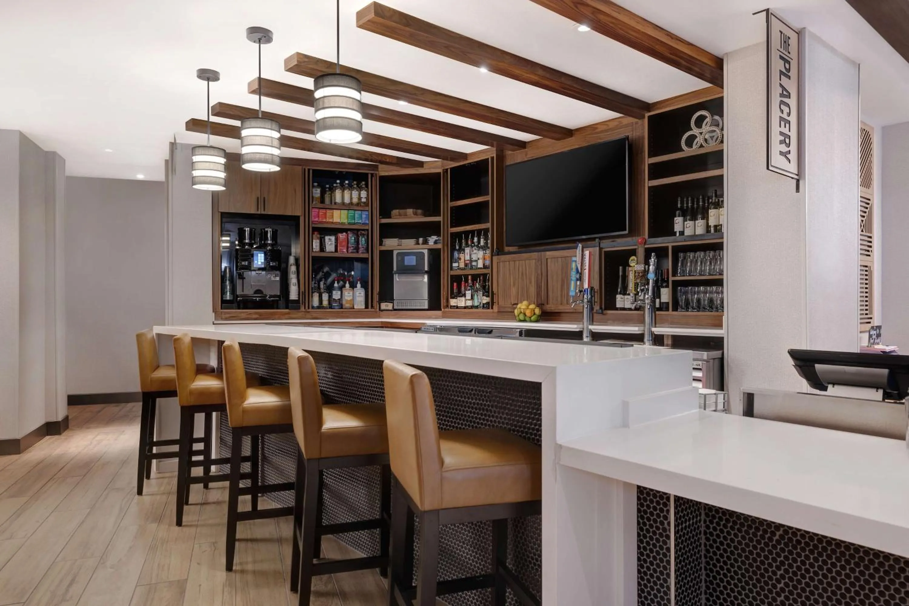 Lounge or bar in Hyatt Place Flagstaff