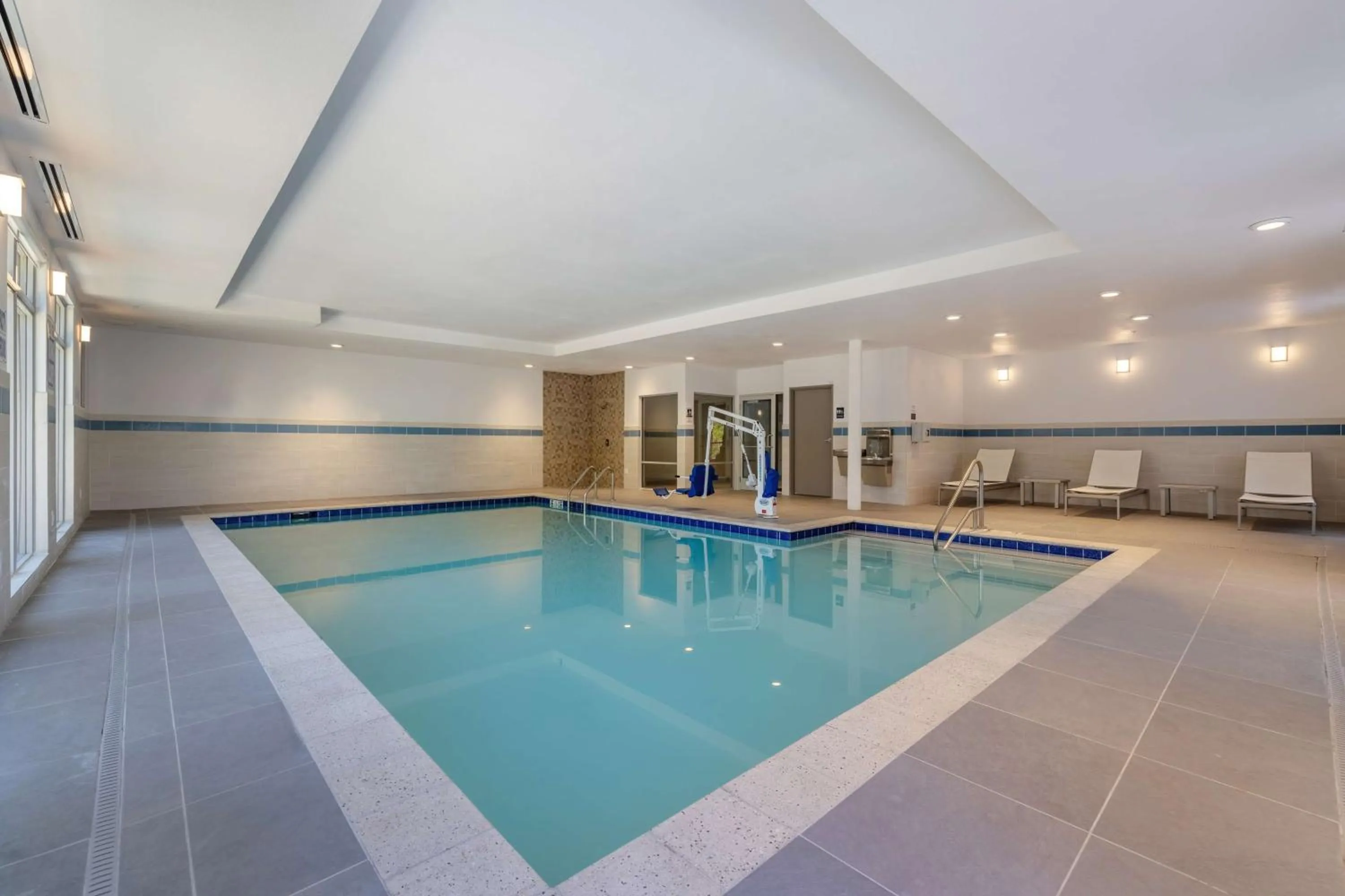 Swimming pool in Hyatt Place Flagstaff