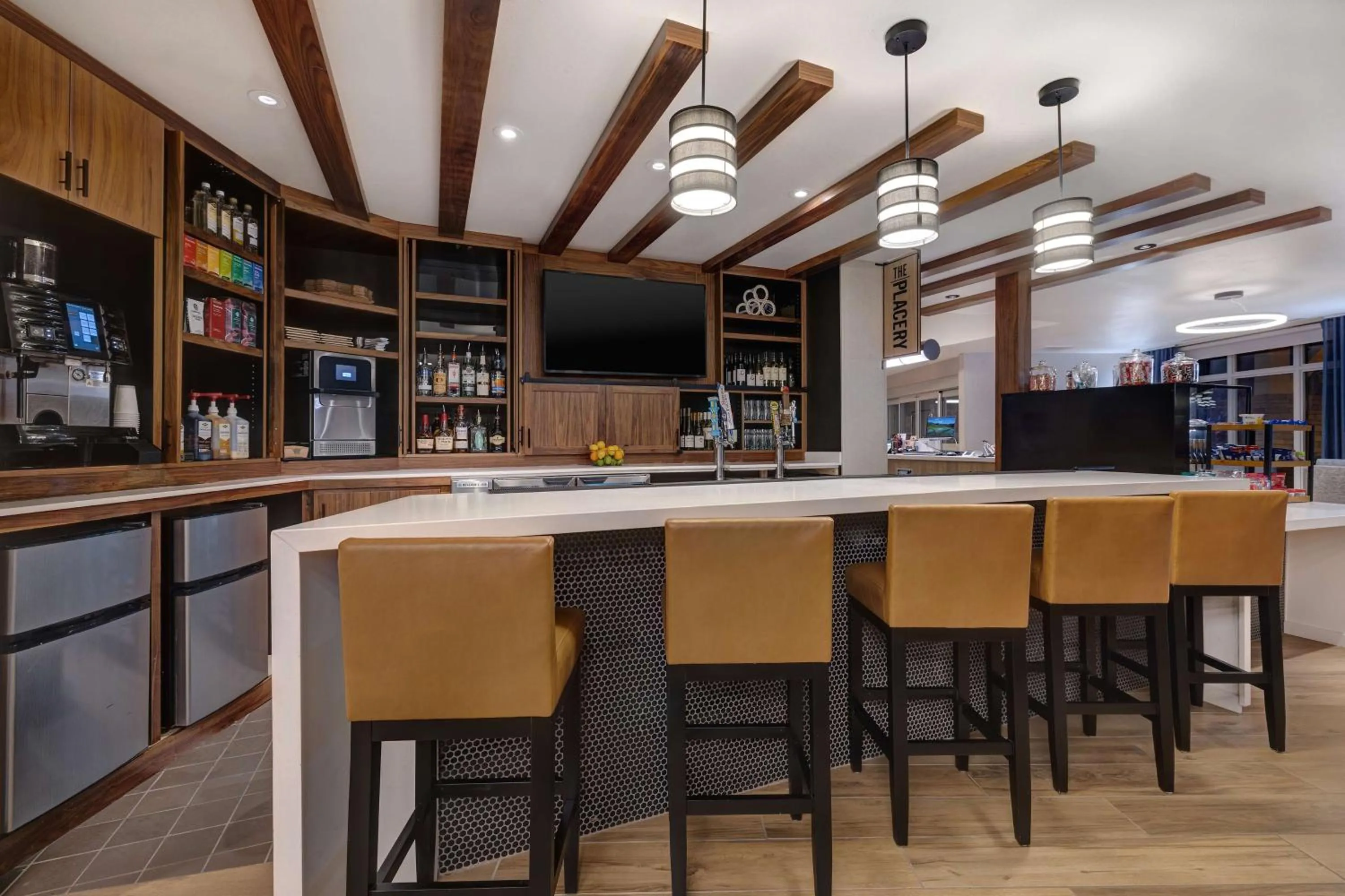 Lounge or bar in Hyatt Place Flagstaff