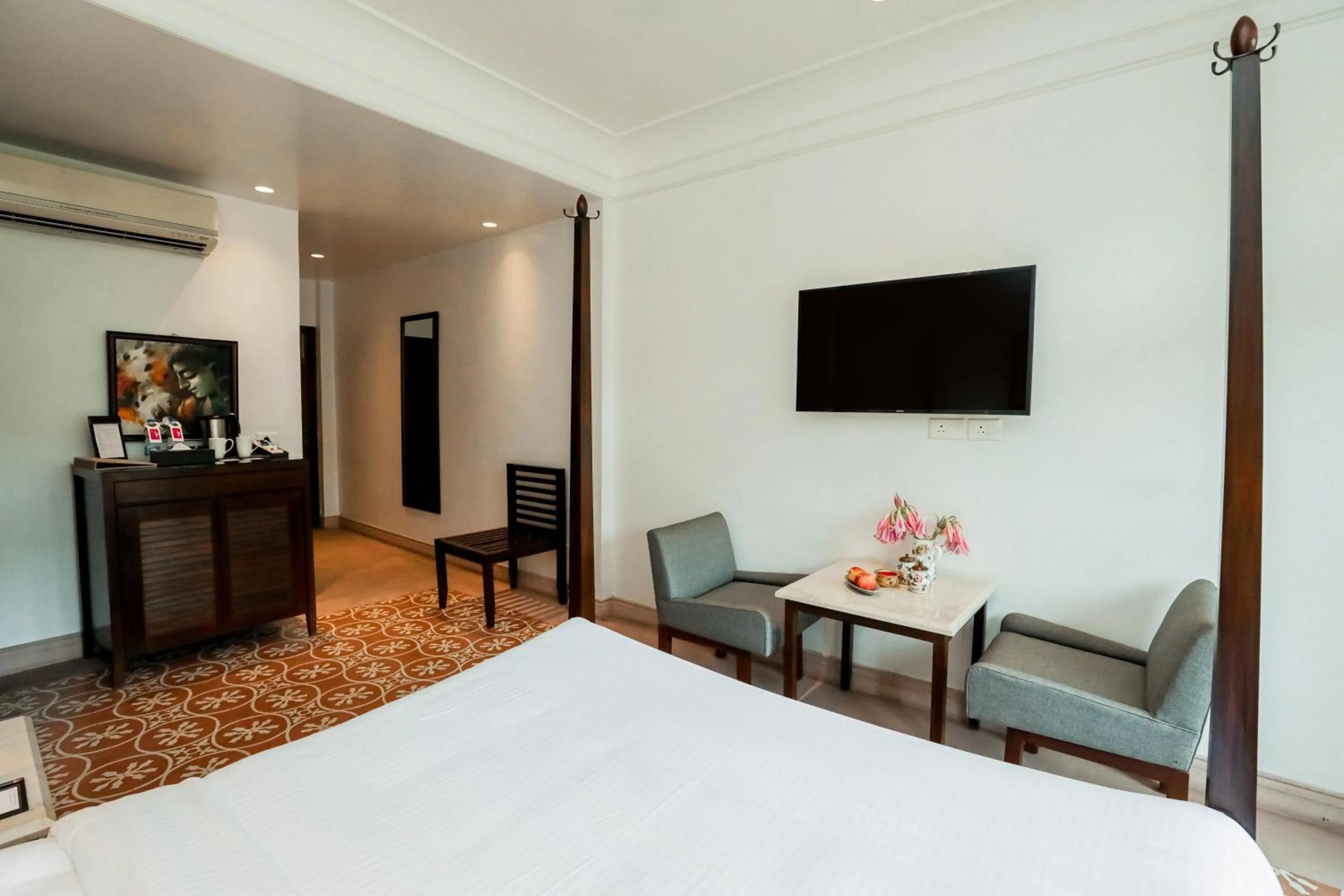 Bedroom, Bed in Saptapuri by Royal Orchid Hotels Limited Varanasi