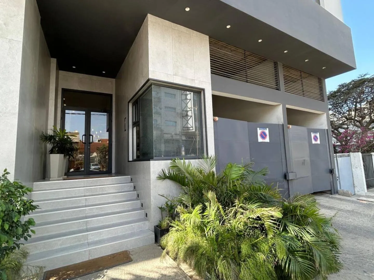 Property building in Waypoint Suites - Appartements meublés