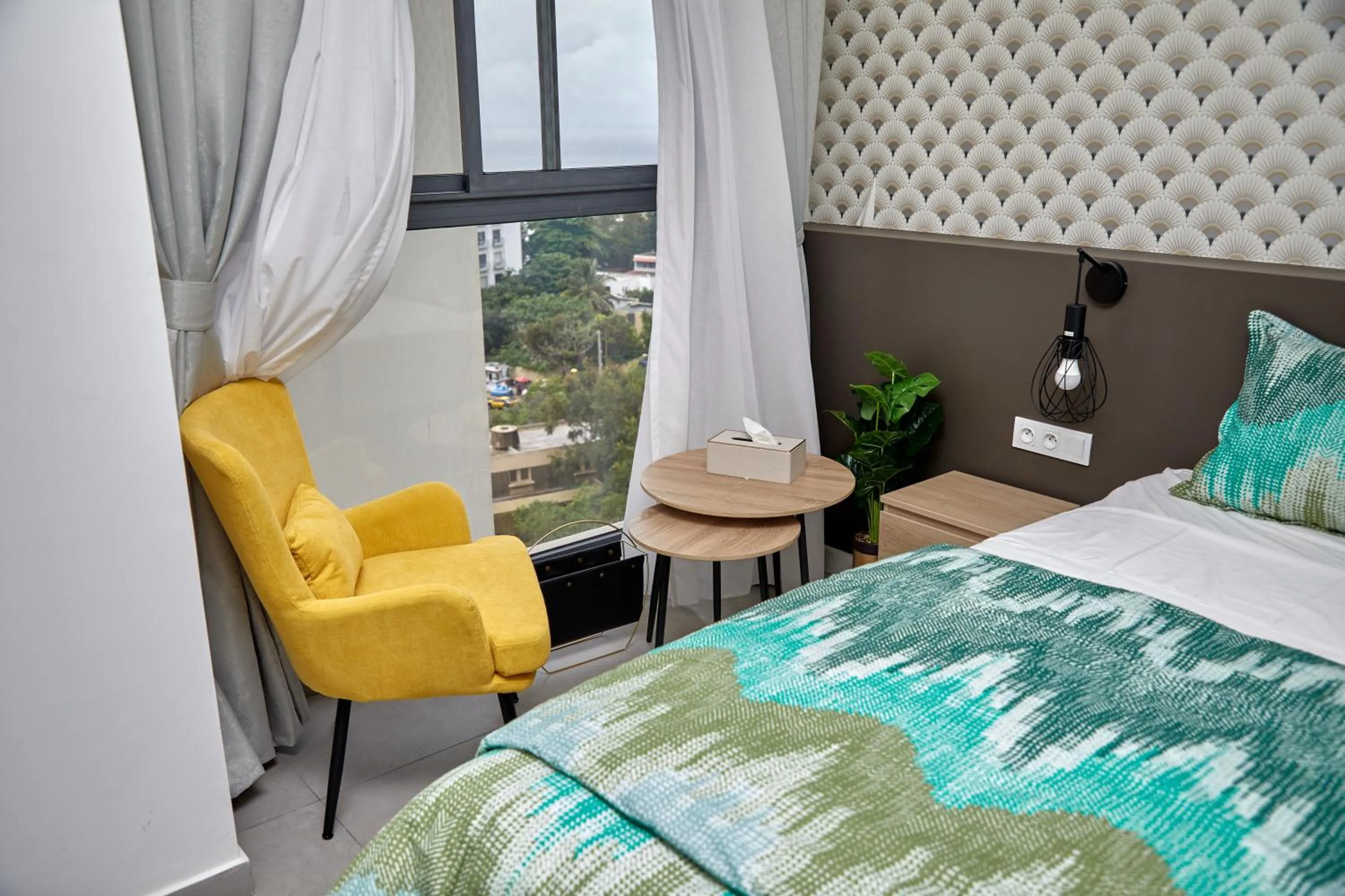 Seating area, Bed in Waypoint Suites - Appartements meublés