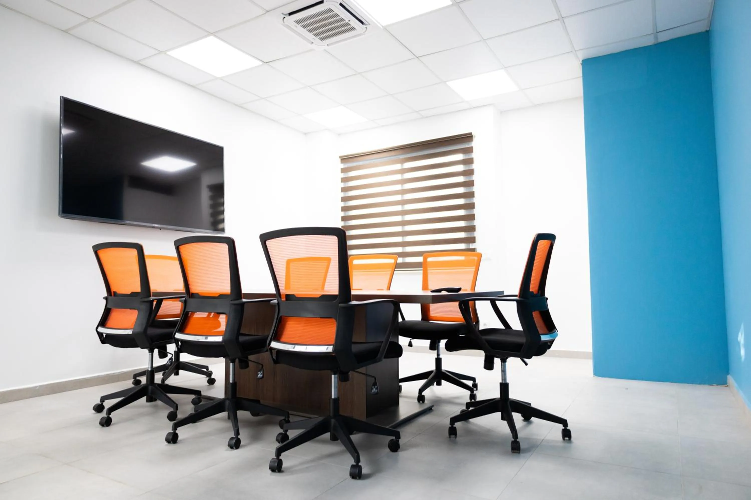 TV and multimedia in Waypoint Suites - Appartements meublés