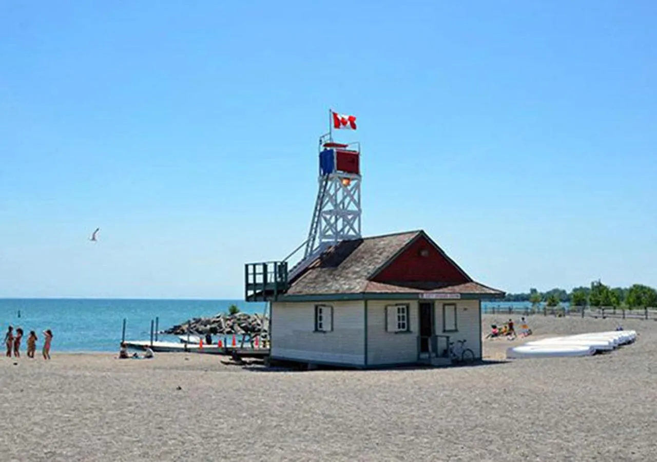 Toronto Bed & Breakfast - Free parking