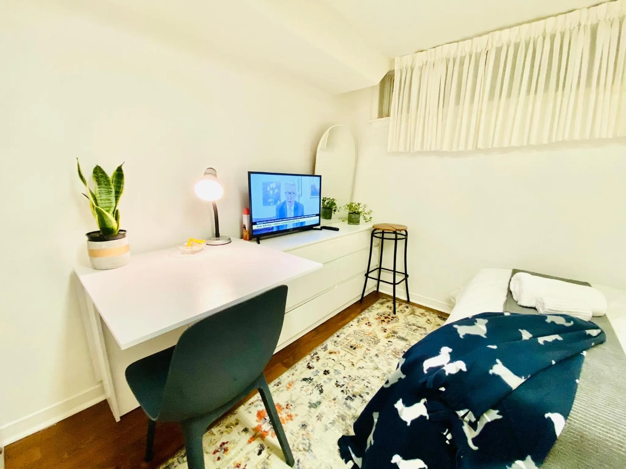 Toronto Bed & Breakfast - Free parking