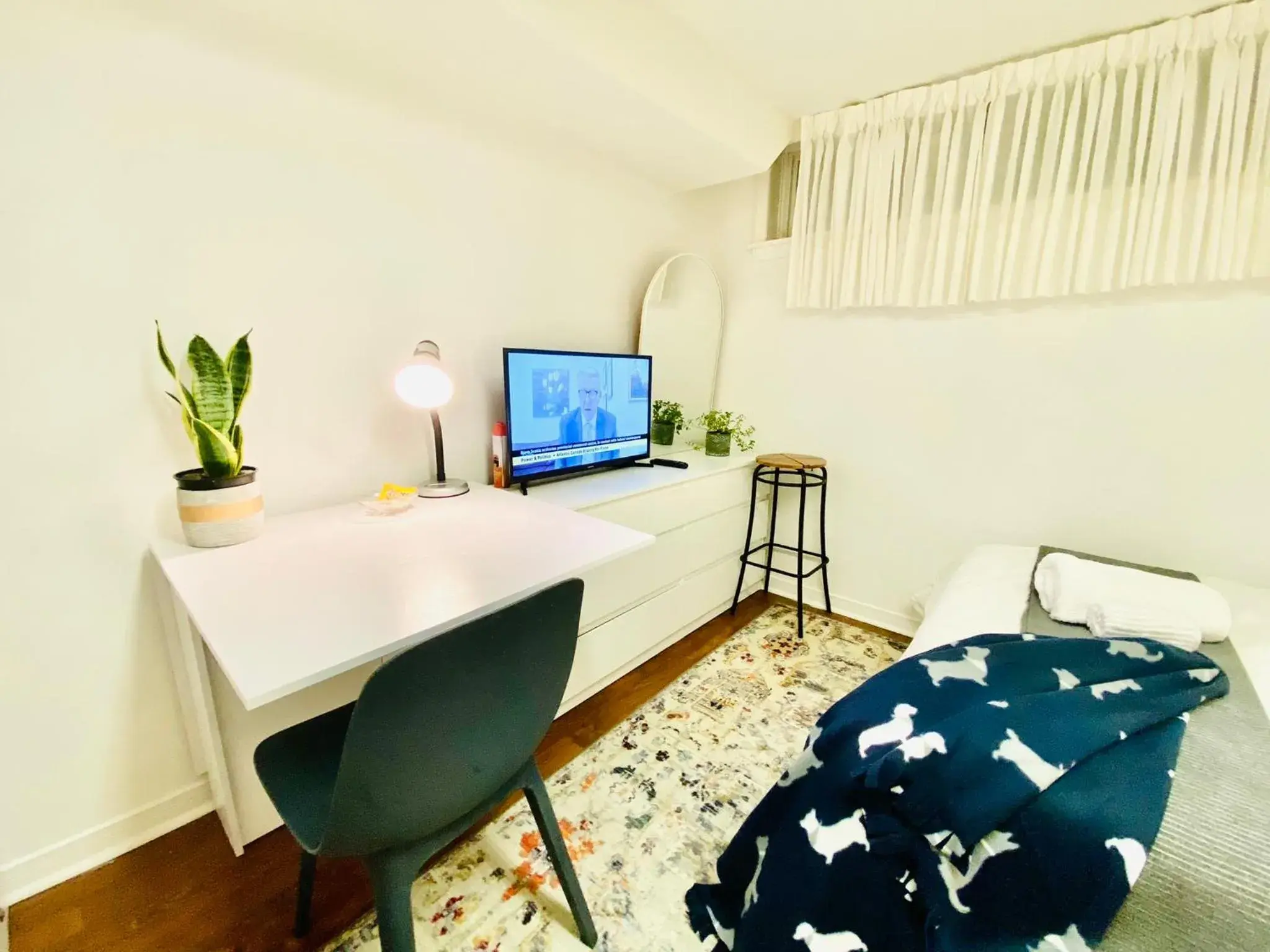 Toronto Bed & Breakfast - Free parking Toronto Bed & Breakfast - Free parking