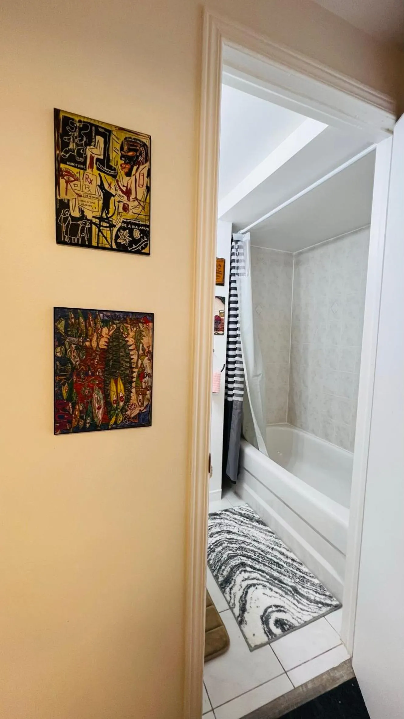 Toronto Bed & Breakfast - Free parking