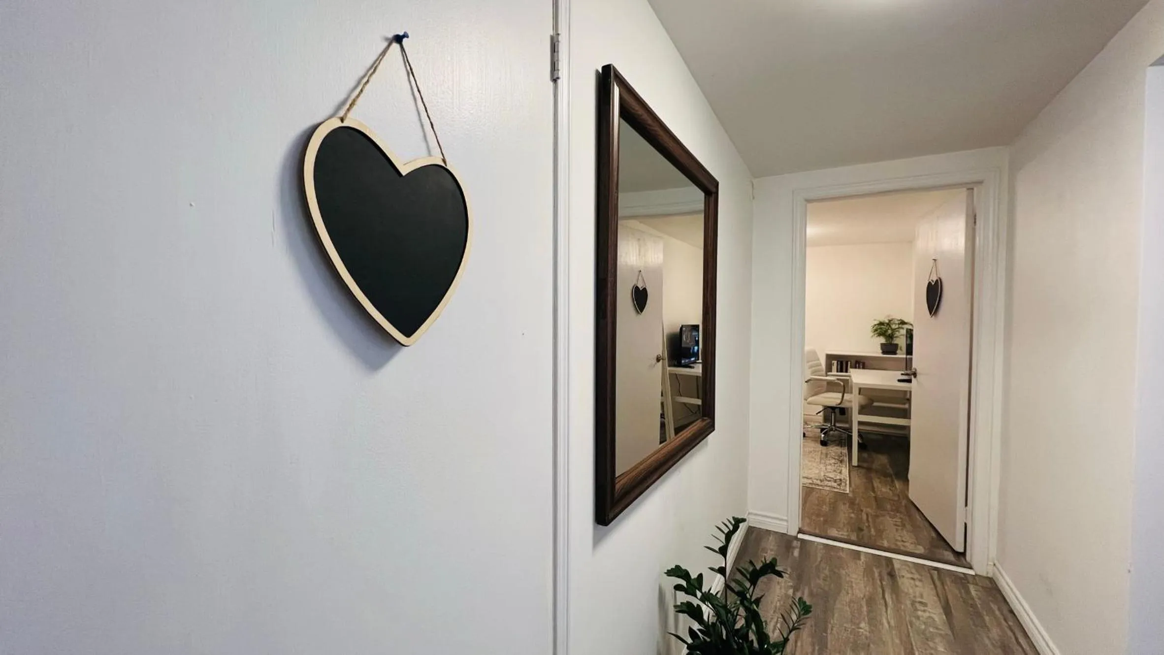 Toronto Bed & Breakfast - Free parking