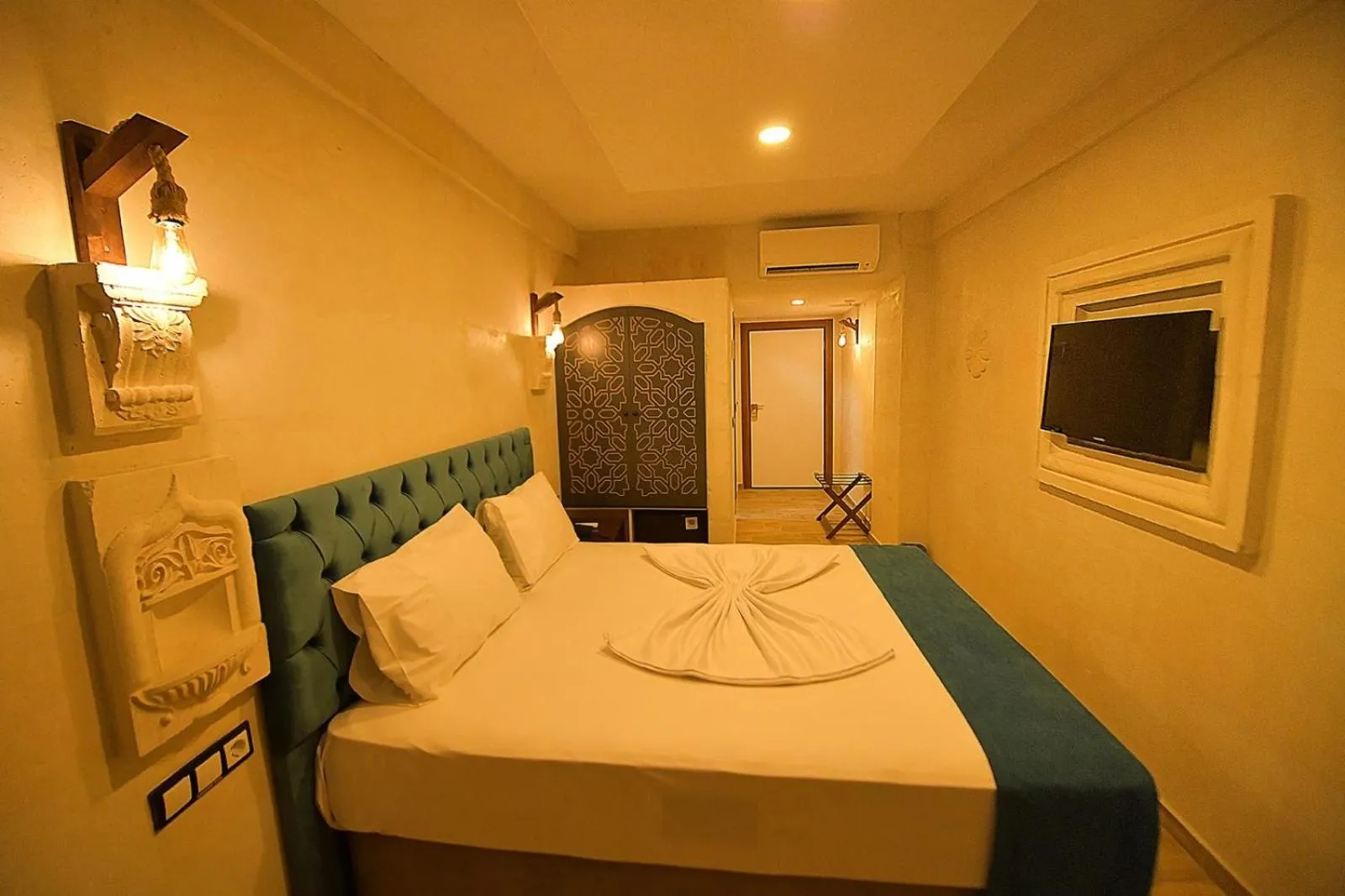 TV and multimedia, Bed in MİDYAT LADİNOS OTEL