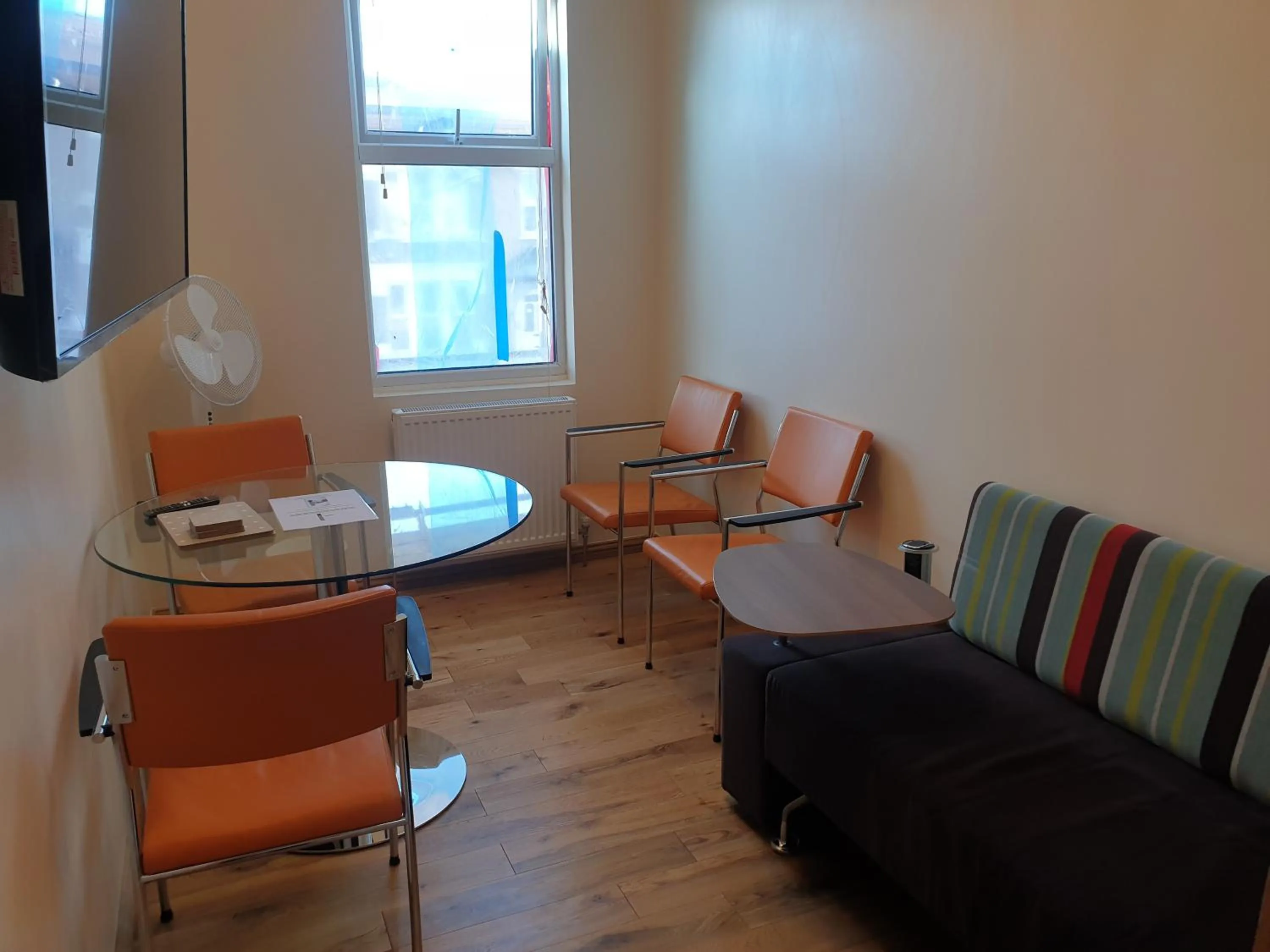 London Luxury Spacious 2 Bedroom Apartment 4 mins from Ilford Stn. FREE parking