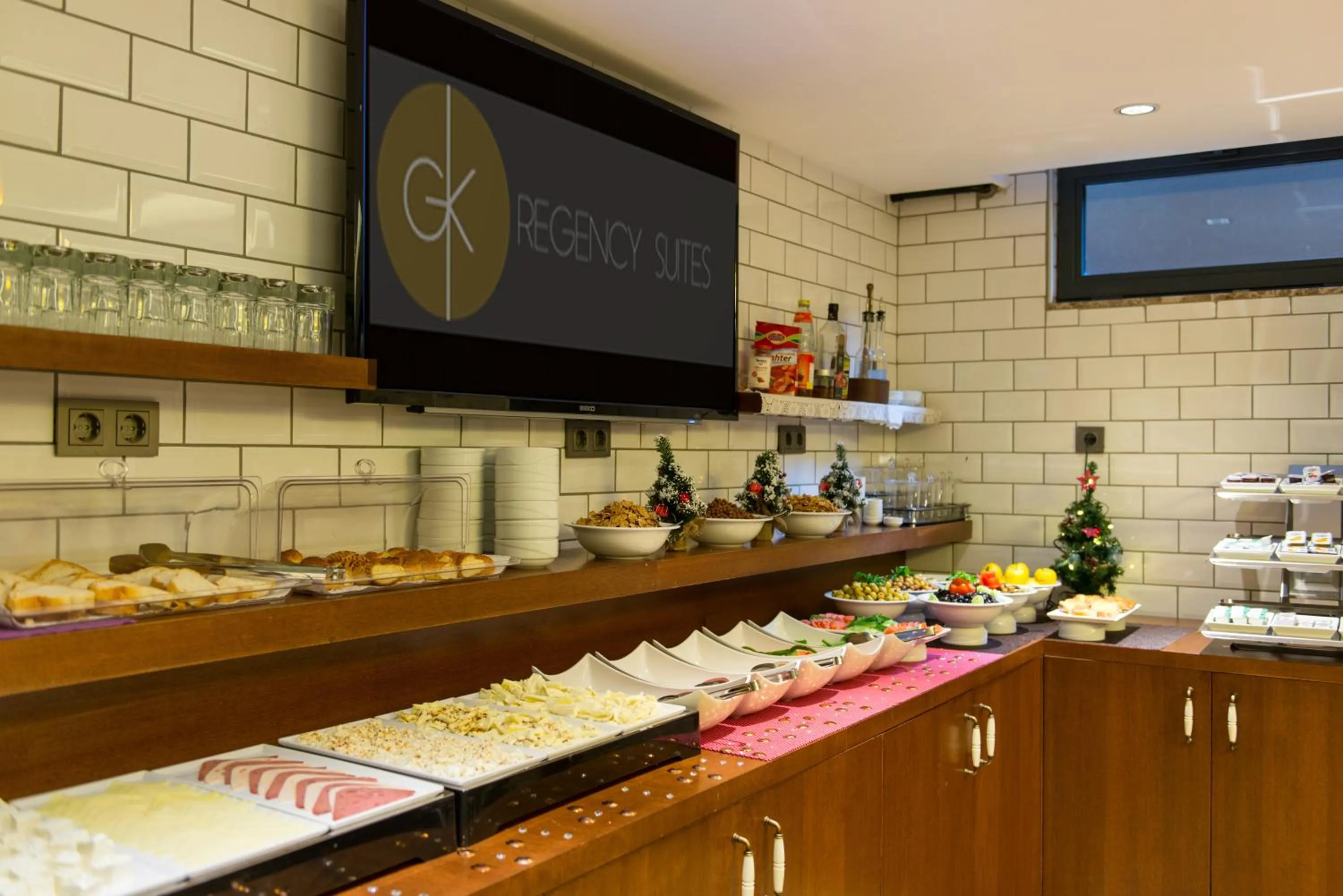 Restaurant/places to eat in GK Regency Suites Hotel