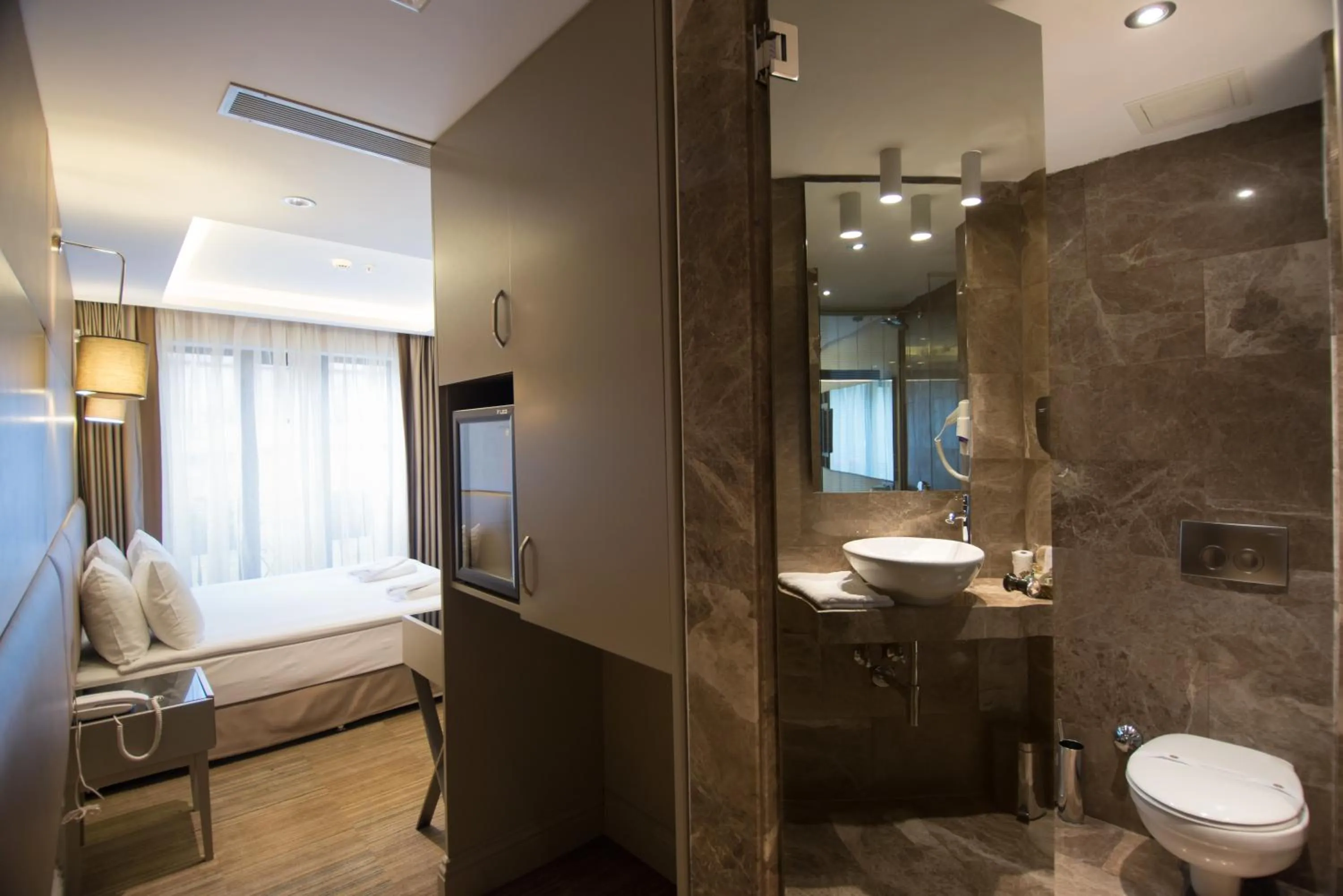 Photo of the whole room in GK Regency Suites Hotel