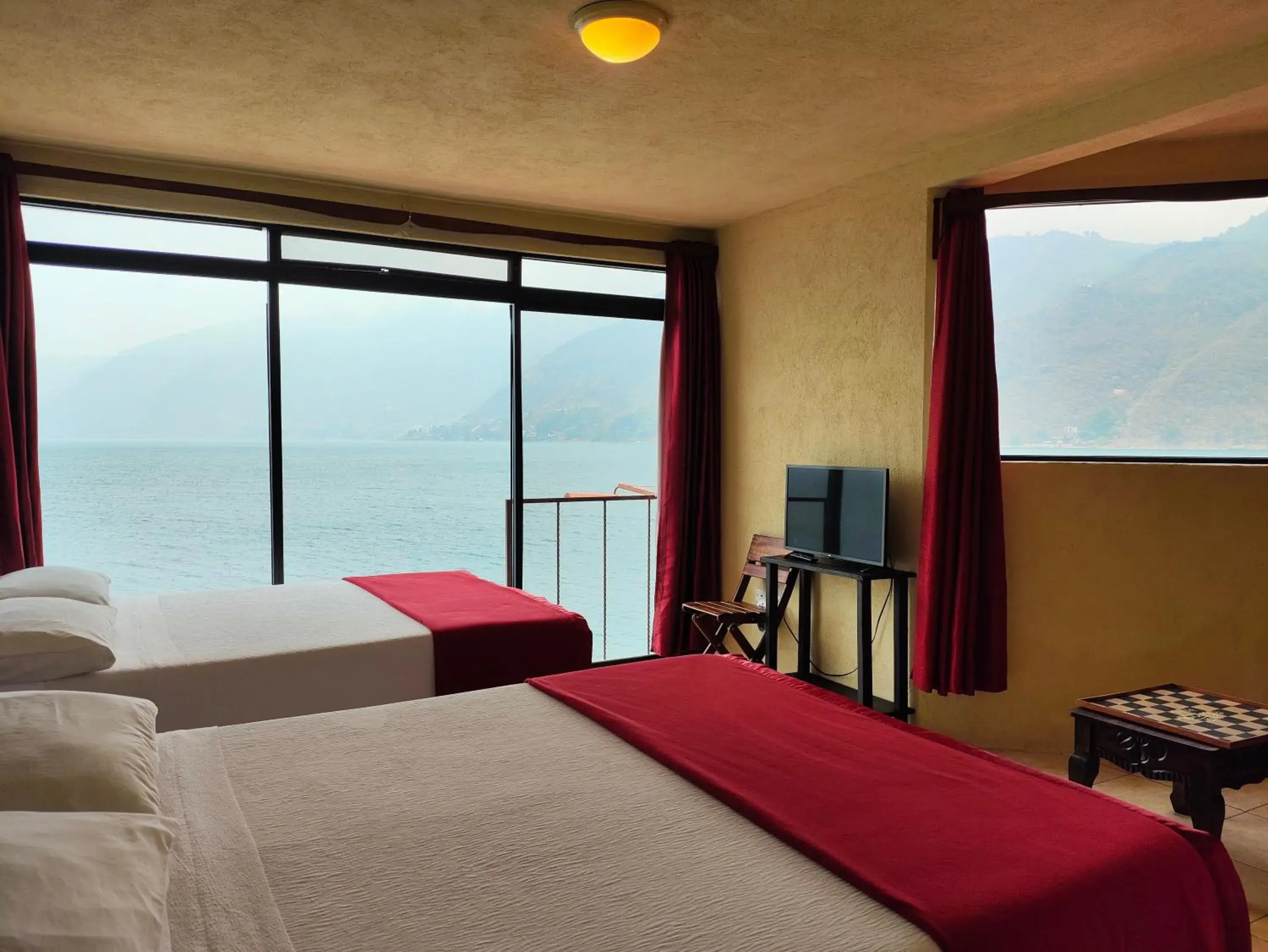 Double Room with Two Queen Beds and Lake View in Hotel Restaurante La Villa de los Dioses Double Room with Two Queen Beds and Lake View in Hotel Restaurante La Villa de los Dioses