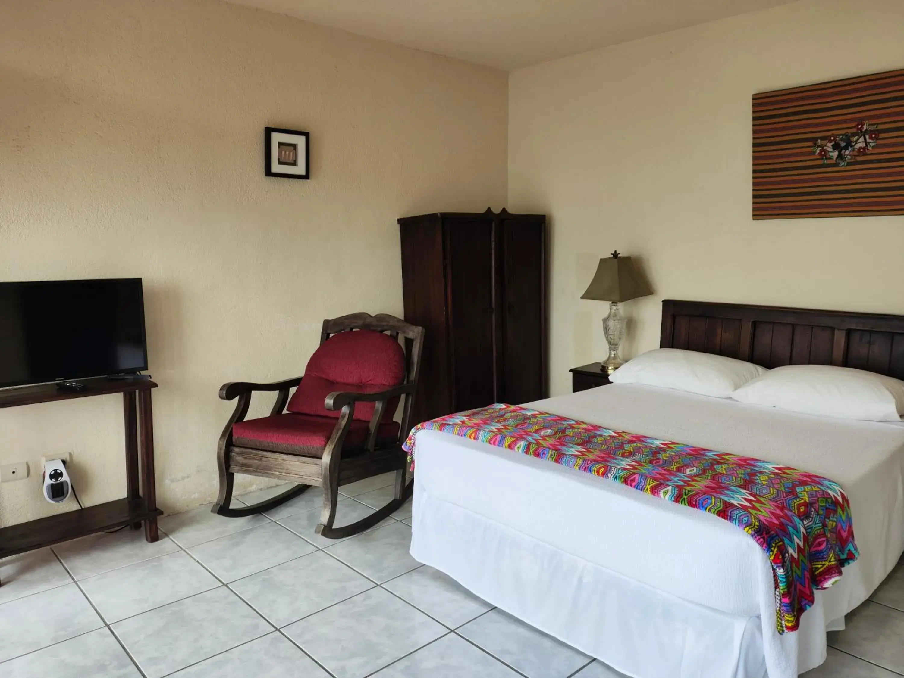 Single Room with Lake View in Hotel Restaurante La Villa de los Dioses Single Room with Lake View in Hotel Restaurante La Villa de los Dioses