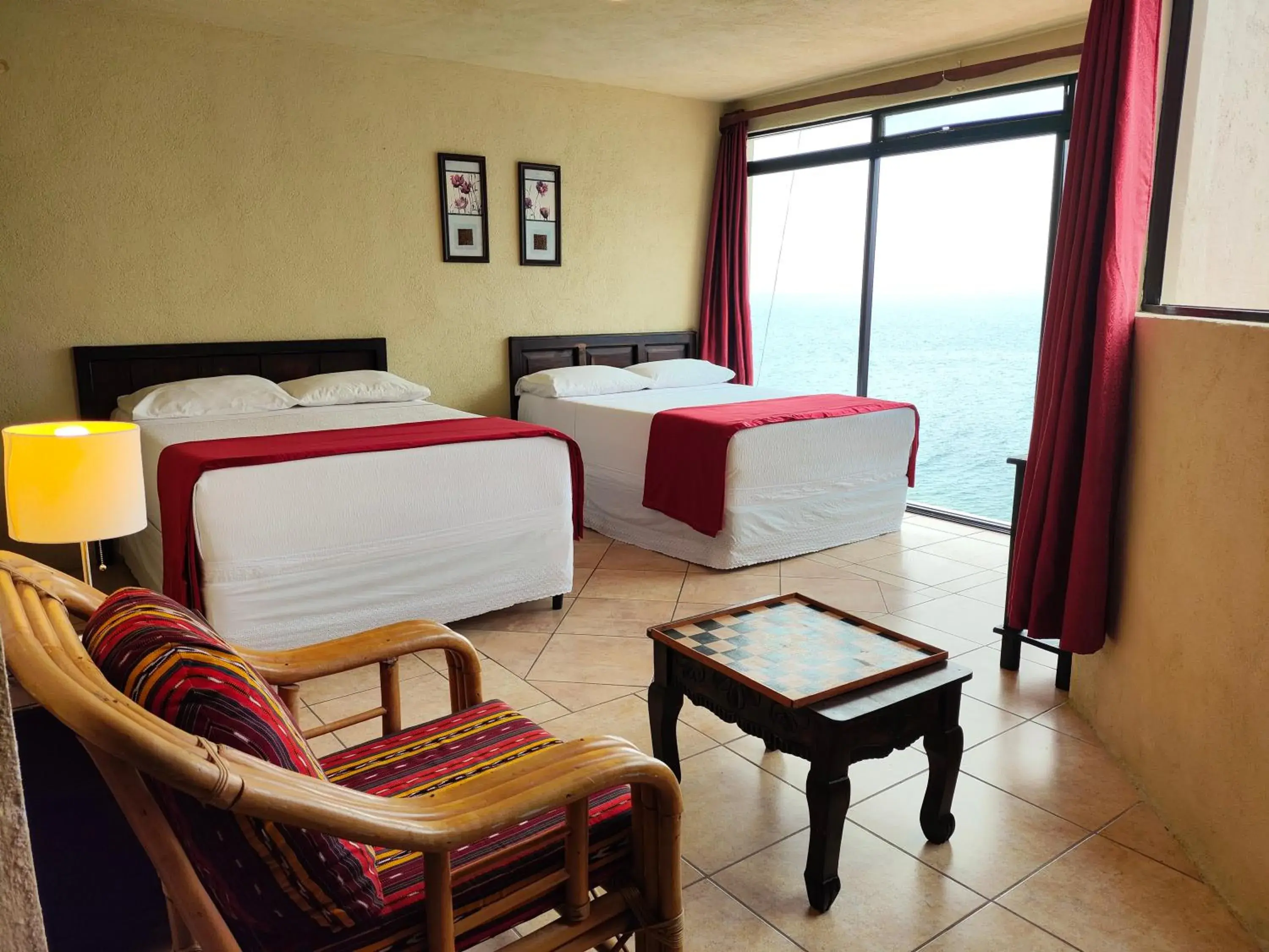 Double Room with Two Queen Beds and Lake View in Hotel Restaurante La Villa de los Dioses Double Room with Two Queen Beds and Lake View in Hotel Restaurante La Villa de los Dioses