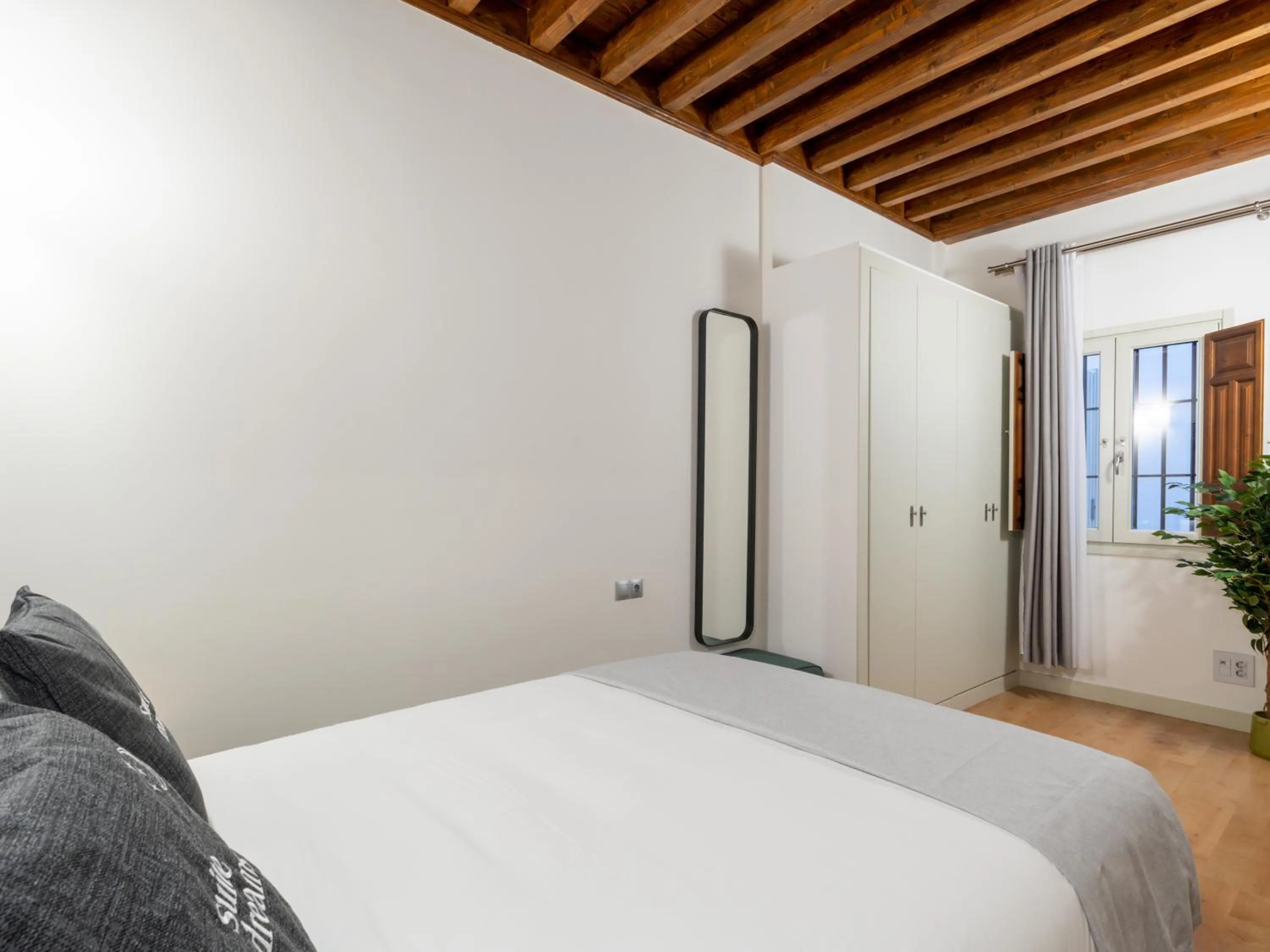 Bed in Limehome Granada Calle Mirasol