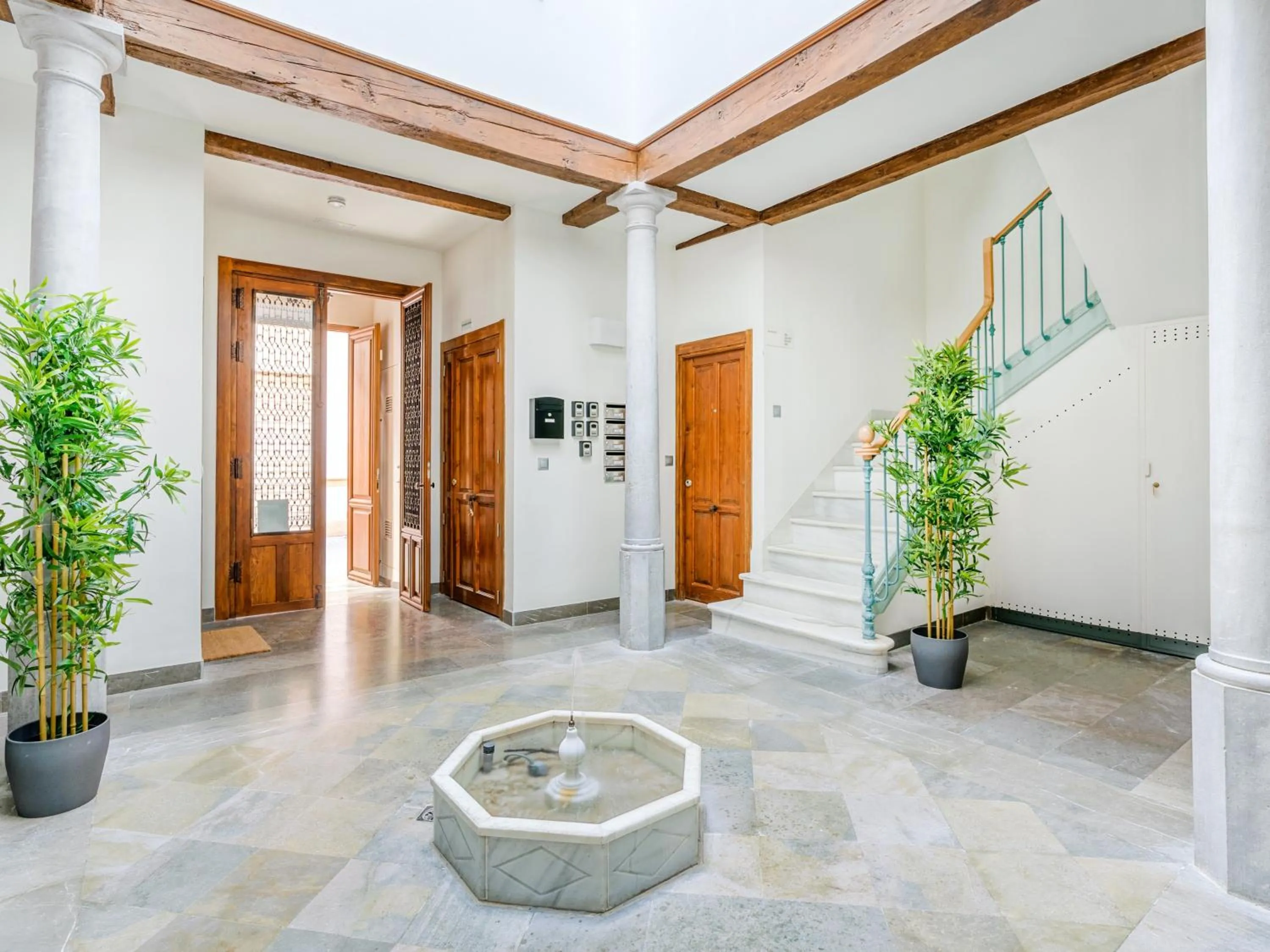 Property building in Limehome Granada Calle Mirasol