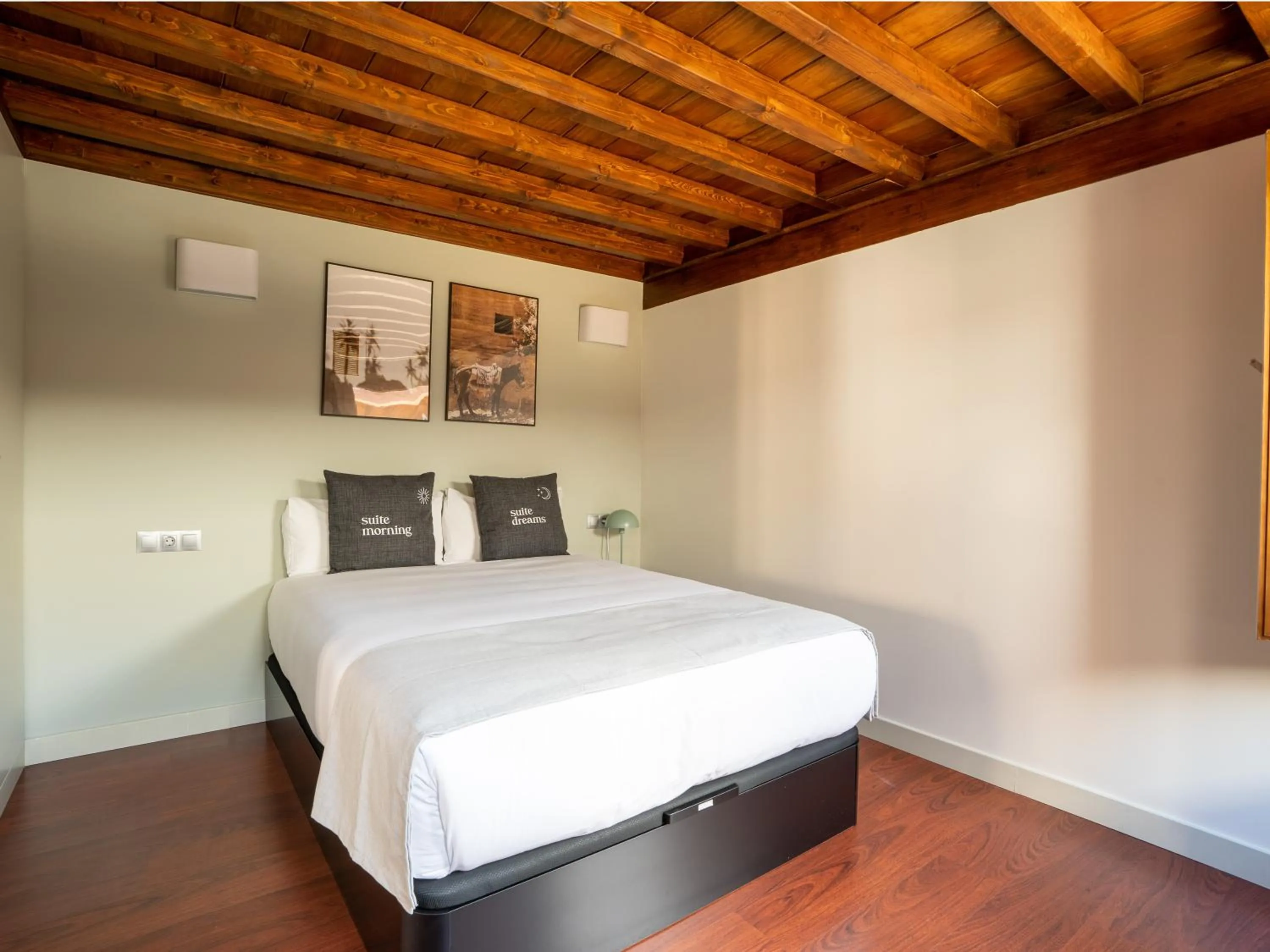 Bed in Limehome Granada Calle Mirasol