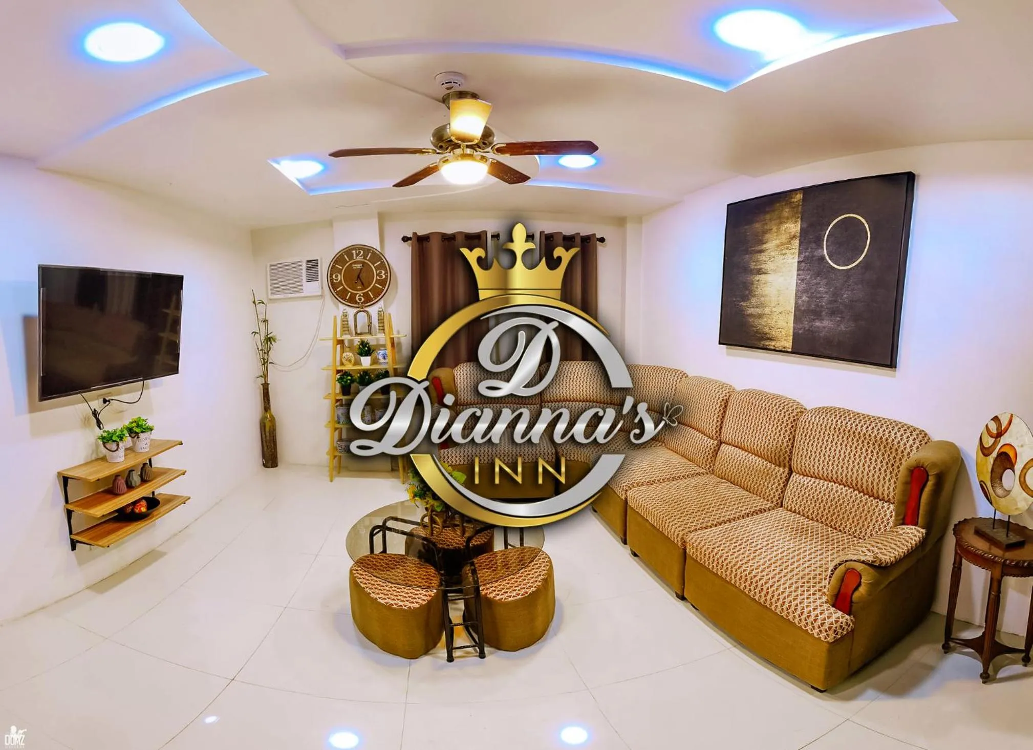 Communal lounge/ TV room in Dianna’s Inn