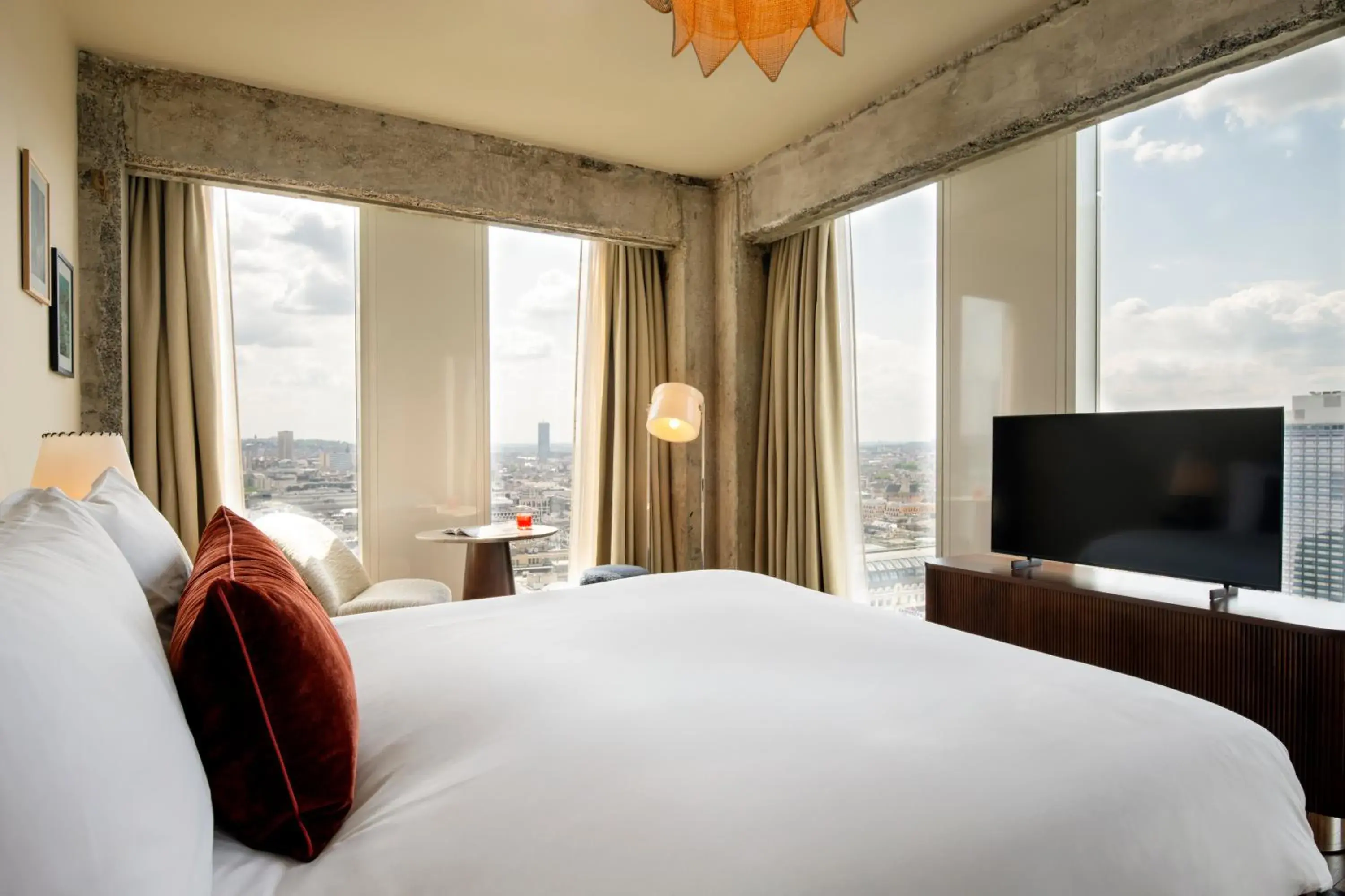 TV and multimedia, Bed in The Hoxton, Brussels TV and multimedia, Bed in The Hoxton, Brussels