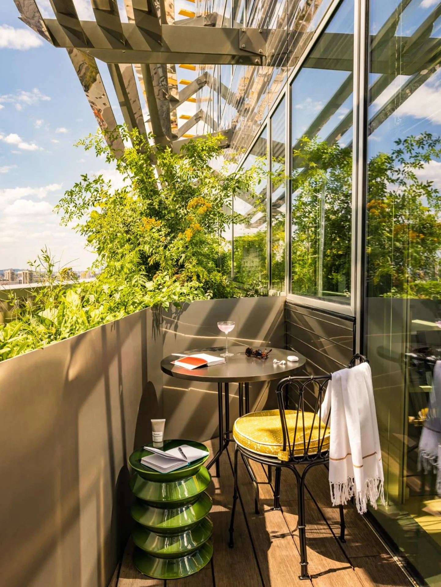 Patio in Too Hotel & Spa Paris - MGallery Collection