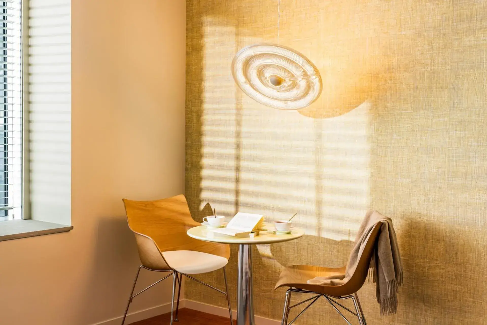 Seating area in Too Hotel Paris - MGallery