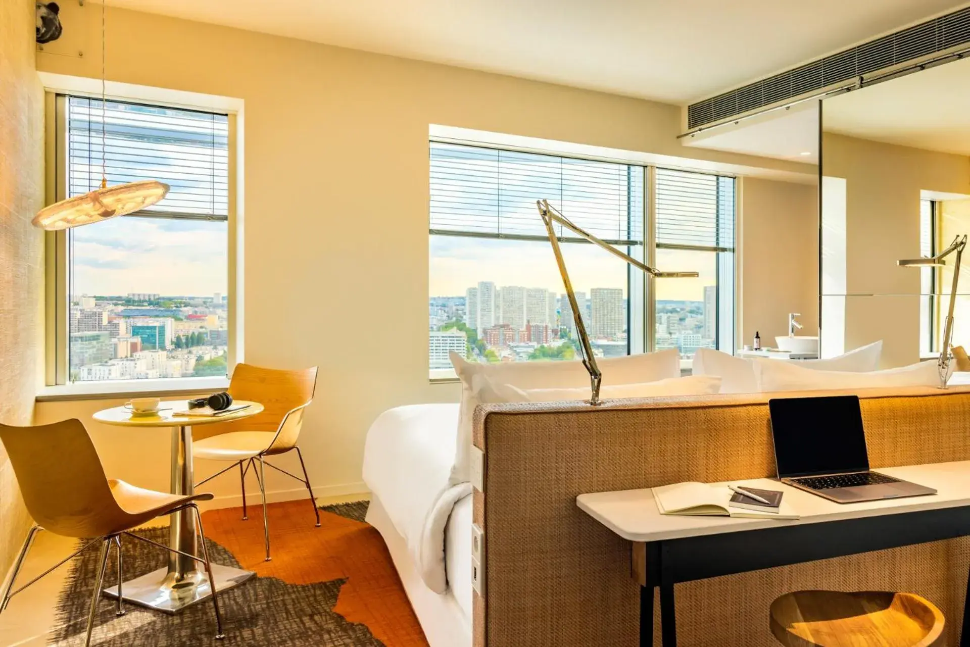 Seating area, Bathroom in Too Hotel Paris - MGallery