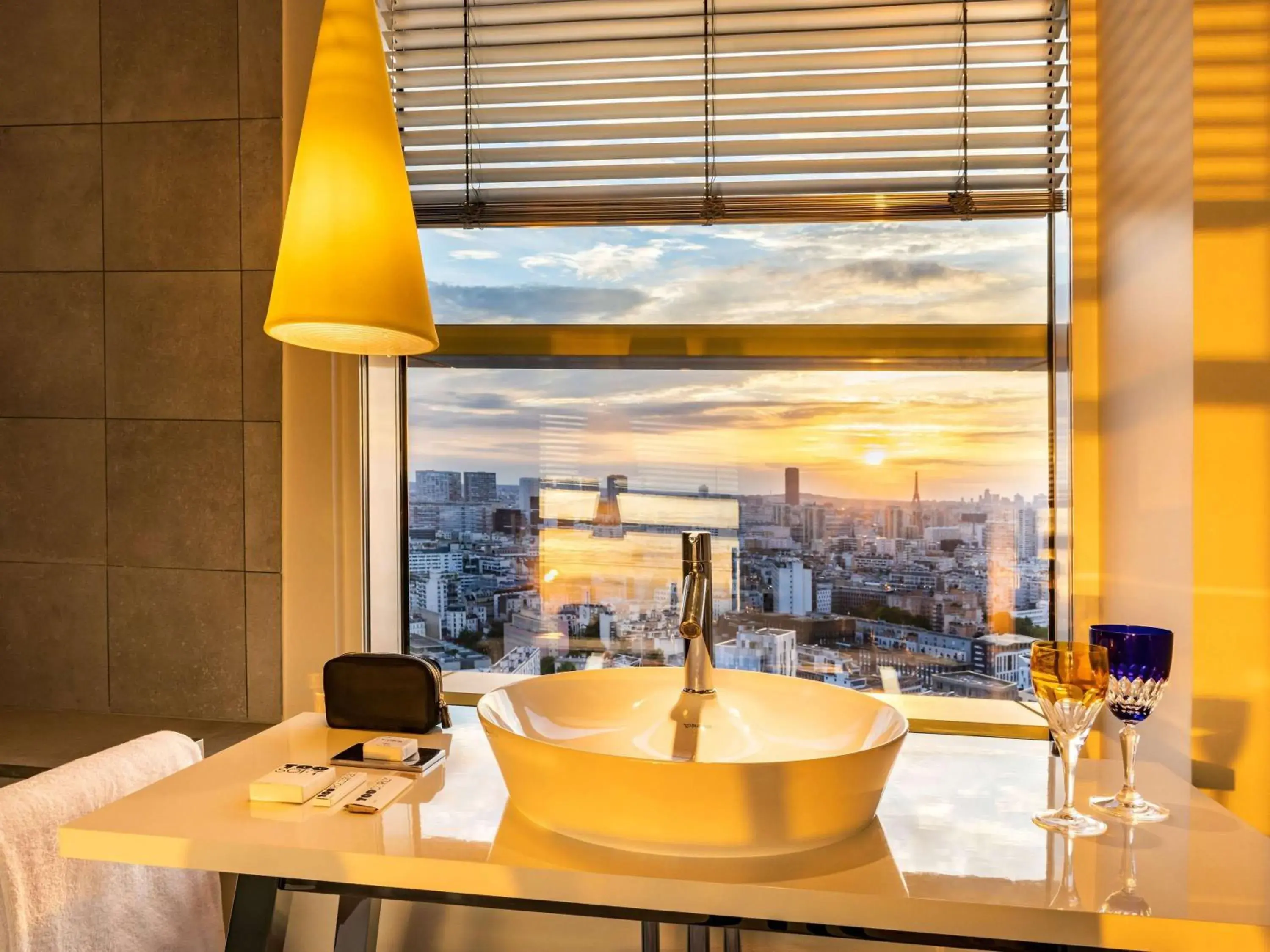 Bedroom, Bathroom in Too Hotel Paris - MGallery