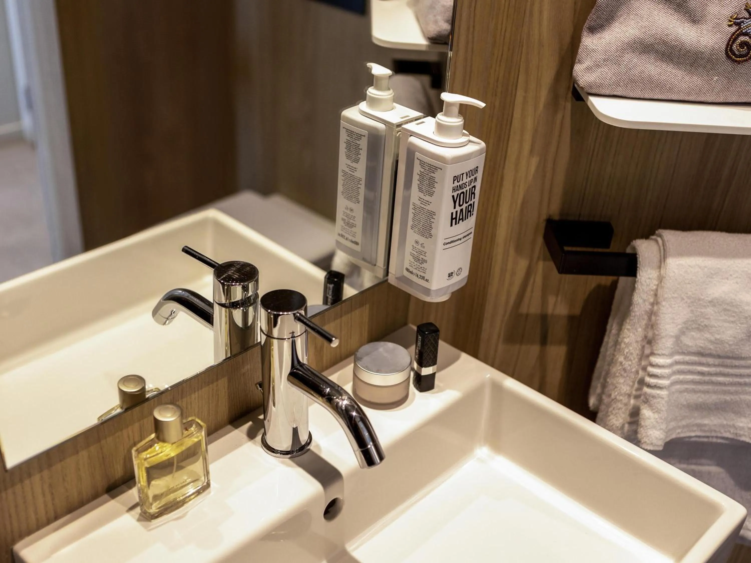 Bedroom in ibis Brussels Groot Bijgaarden