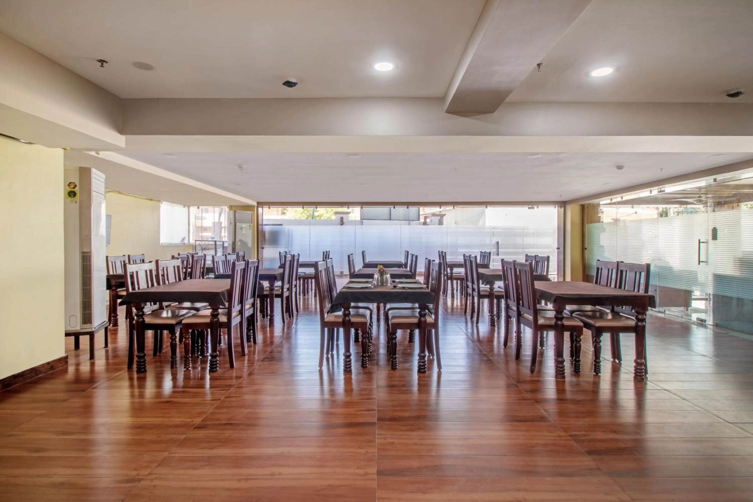 Restaurant/places to eat in Treebo Sonal Palace, Near Umaid Bhawan Palace