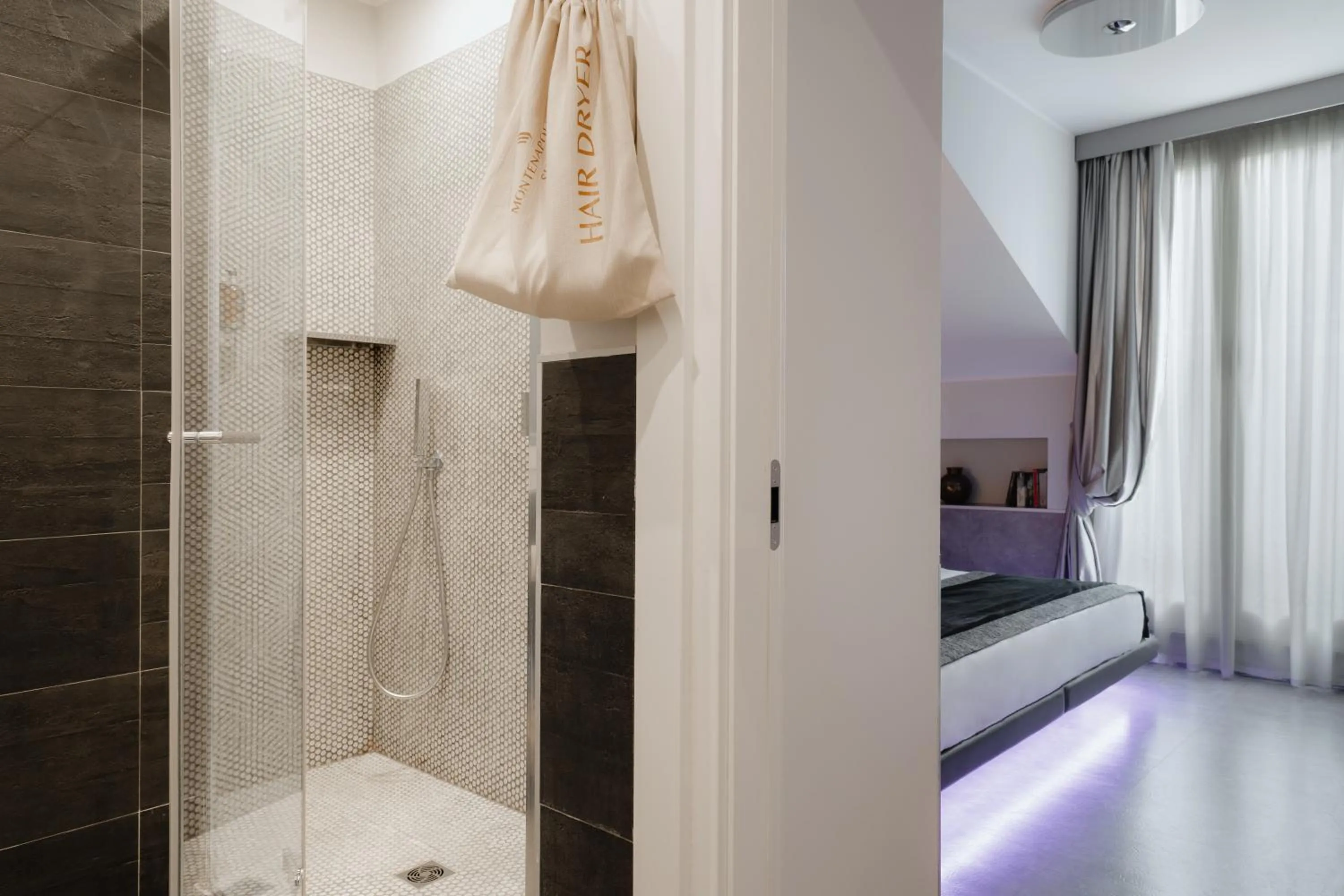 Bathroom, Bed in Montenapoleone Suites