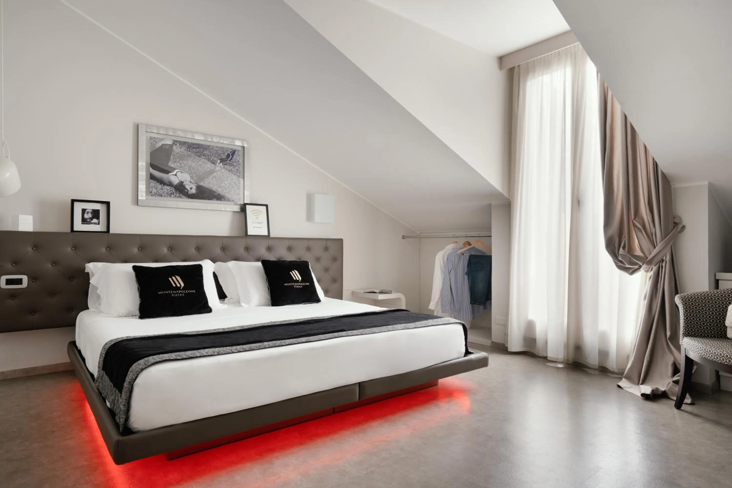 Photo of the whole room, Bed in Montenapoleone Suites